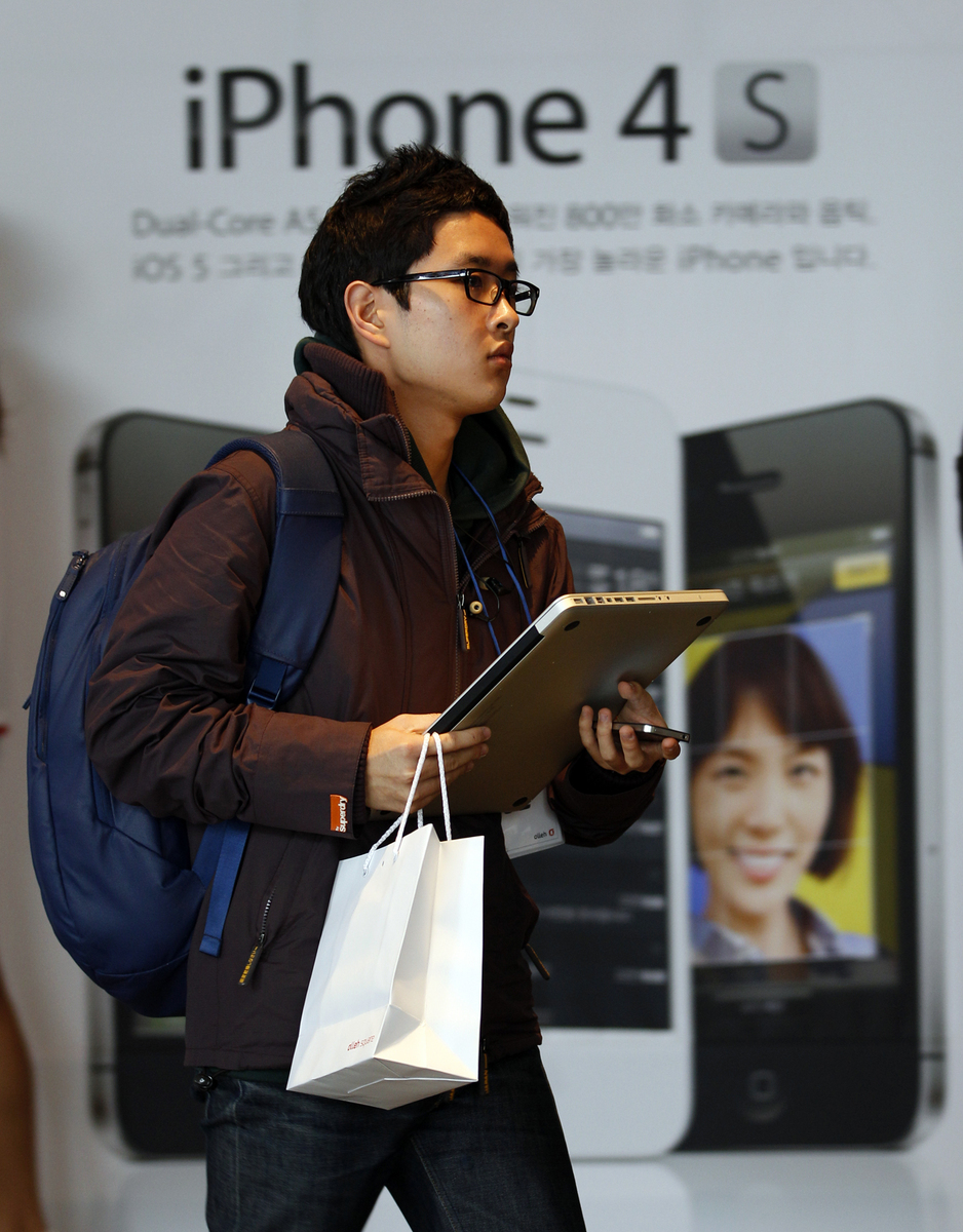 A court in Germany ruled recently that the Apple’s iPhone and iPad tablet violate a Motorola Mobility patent.
