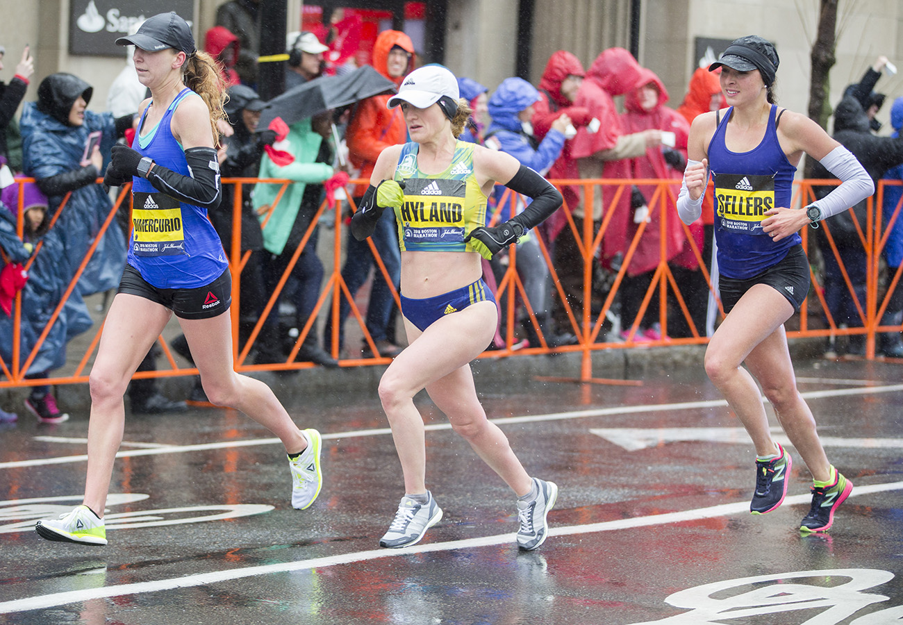 Sellers (right) approached the 24-mile mark with two other runners before surging into second.