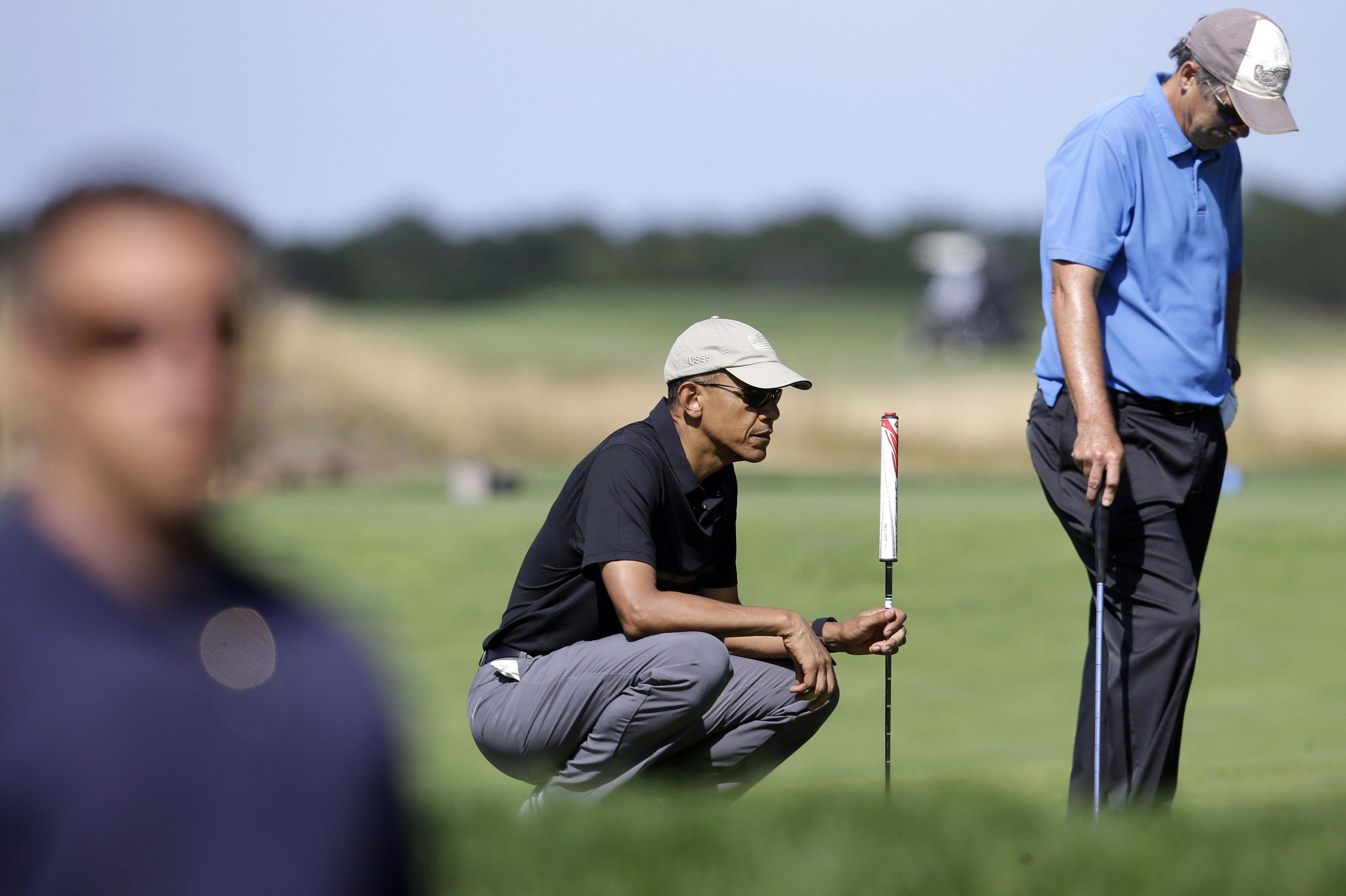 Obama back on the golf course on Martha's Vineyard - The Boston Globe