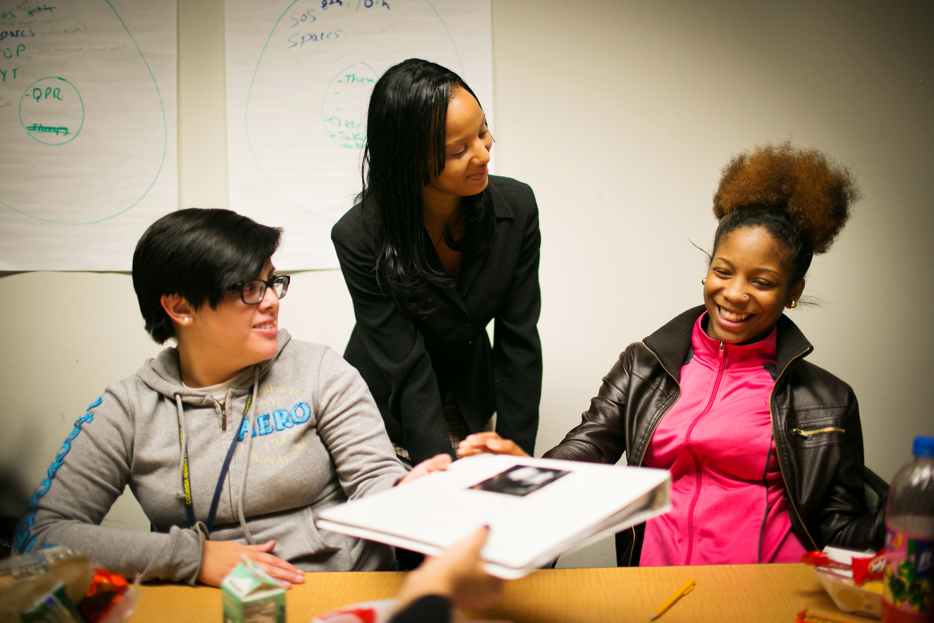 Asia Graves (center) spoke to Liliana Guandique (left), 17, and Lenisha Carter, 16, in Washington, D.C., in October.