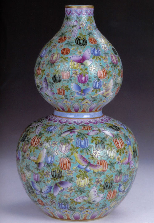 A look at the vase.