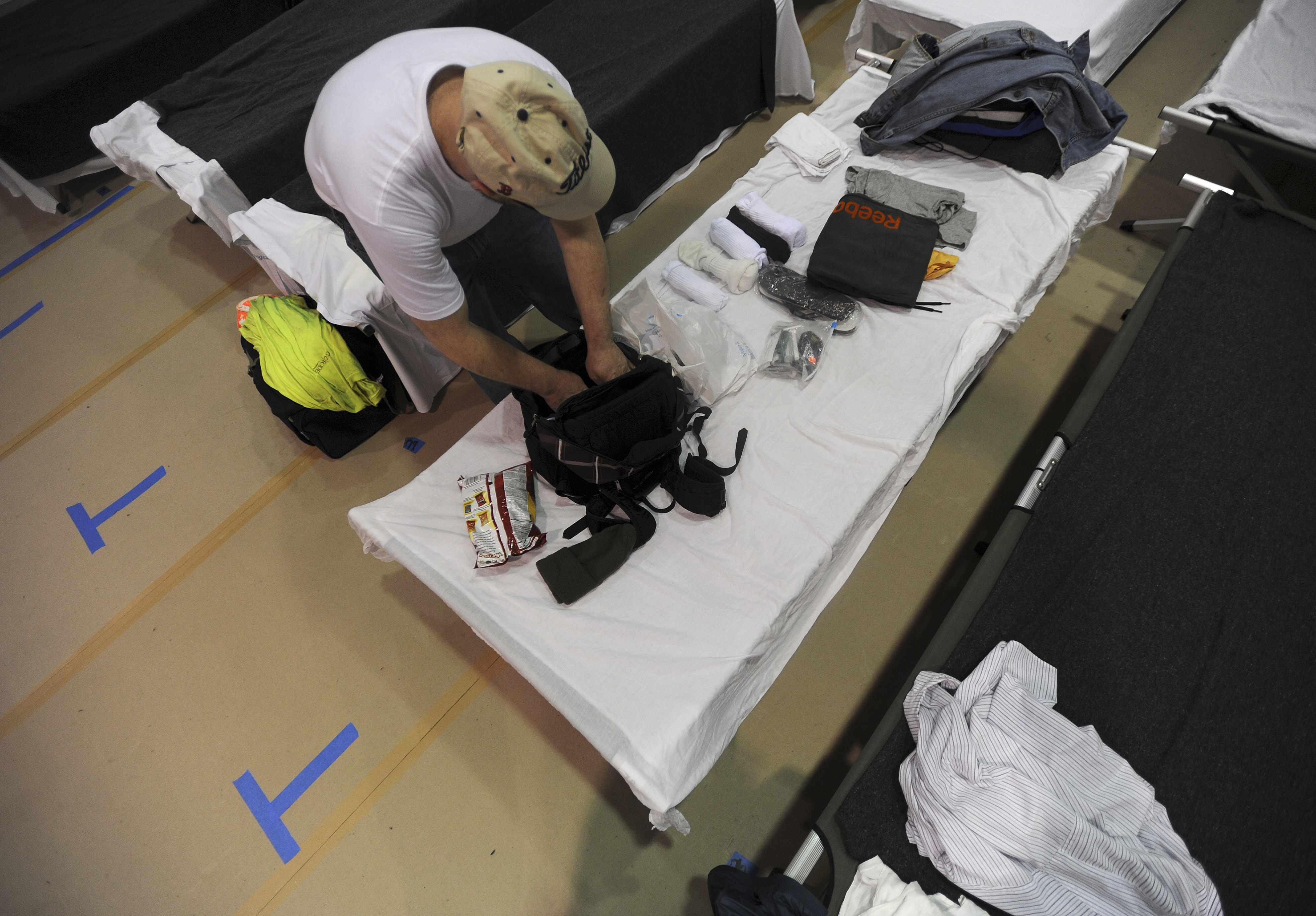 A resident at the homeless shelter unpacked Cleve Rea’s belongings.