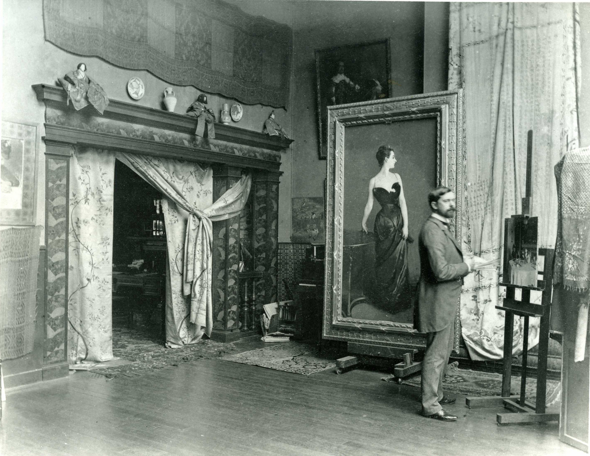 Sargent in his Paris studio with the Madame X portrait. Boston was the painter’s other home, his grand-nephew says.
