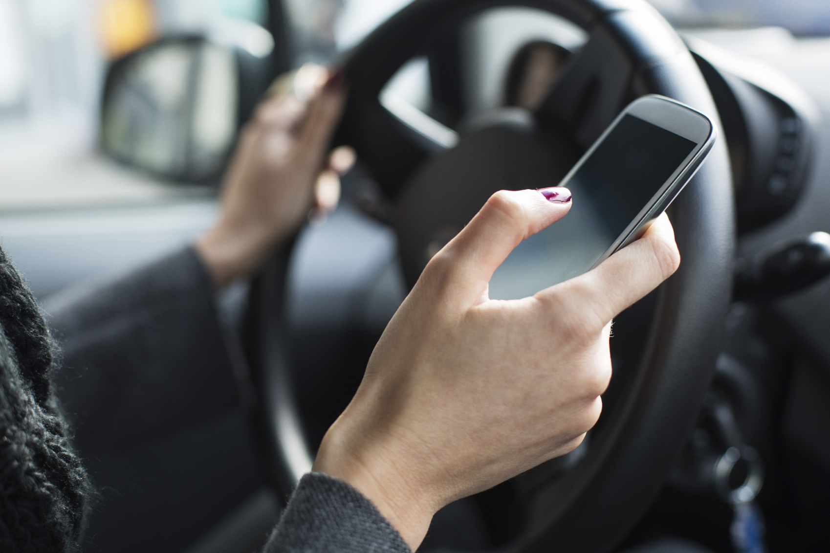 1 in 4 drivers who crashed were using phone just before, study finds