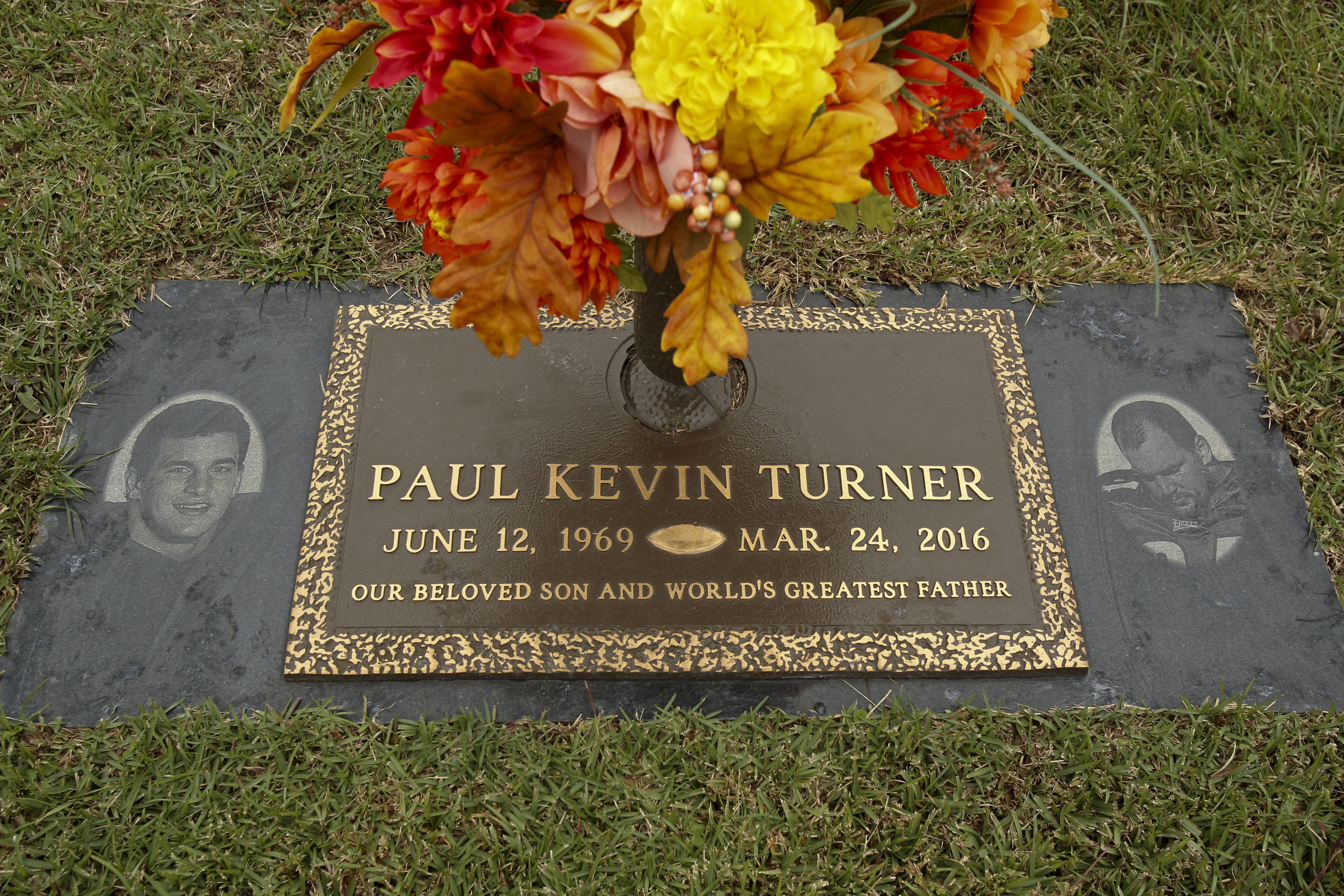 Kevin Turner’s grave marker.