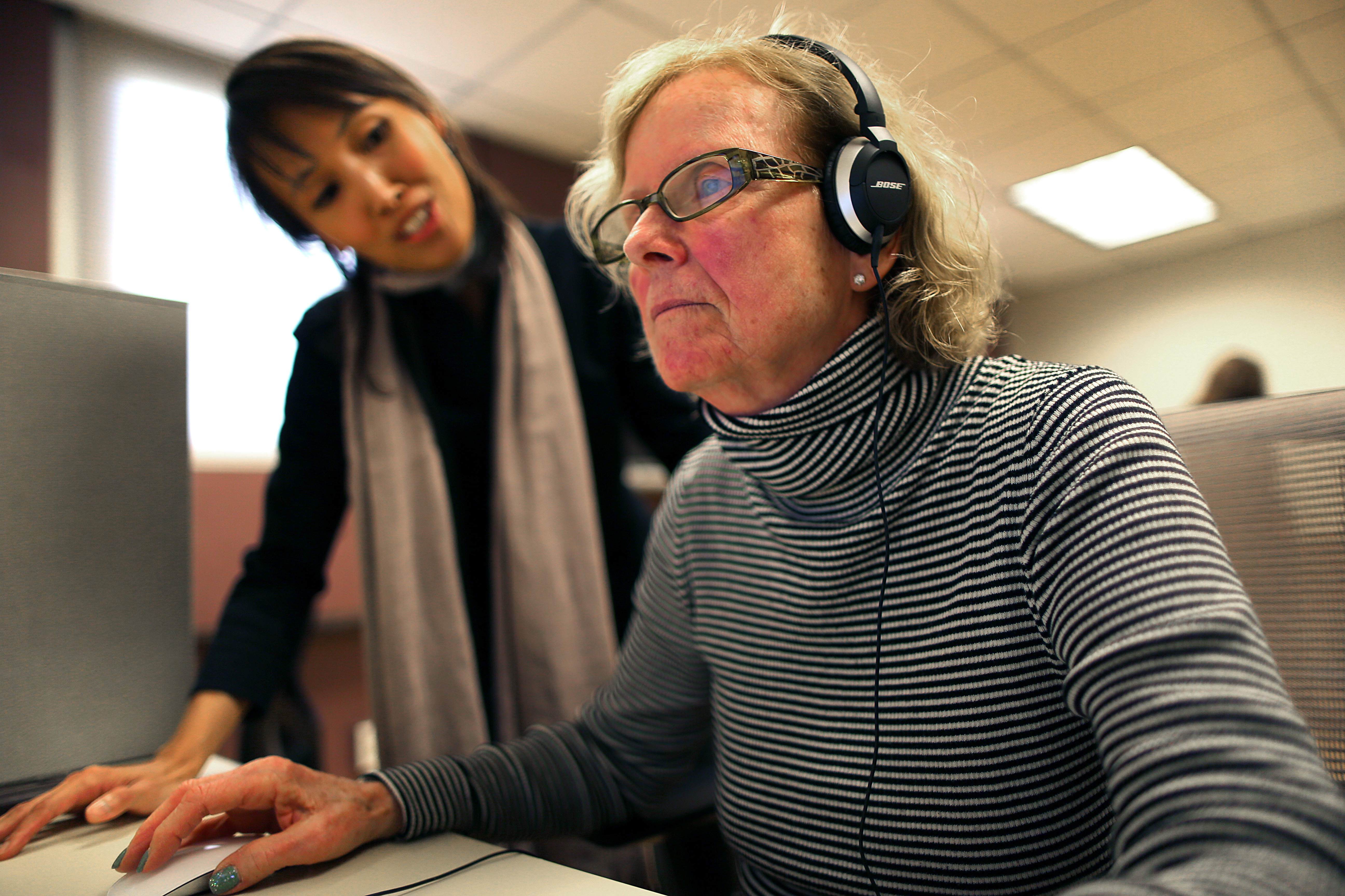 Beth Israel’s Brain Fit Club cofounder Bonnie Wong working on computerized brain training with hospital colleague Mickey Lentz.