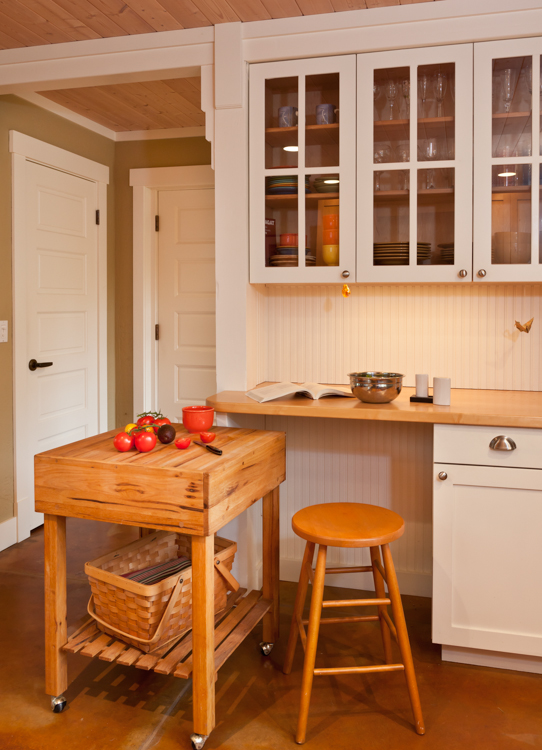 Rolling cabinets give maximum flexibility for seating at a kitchen counter. “The Accessible Home” (The Taunton Press)