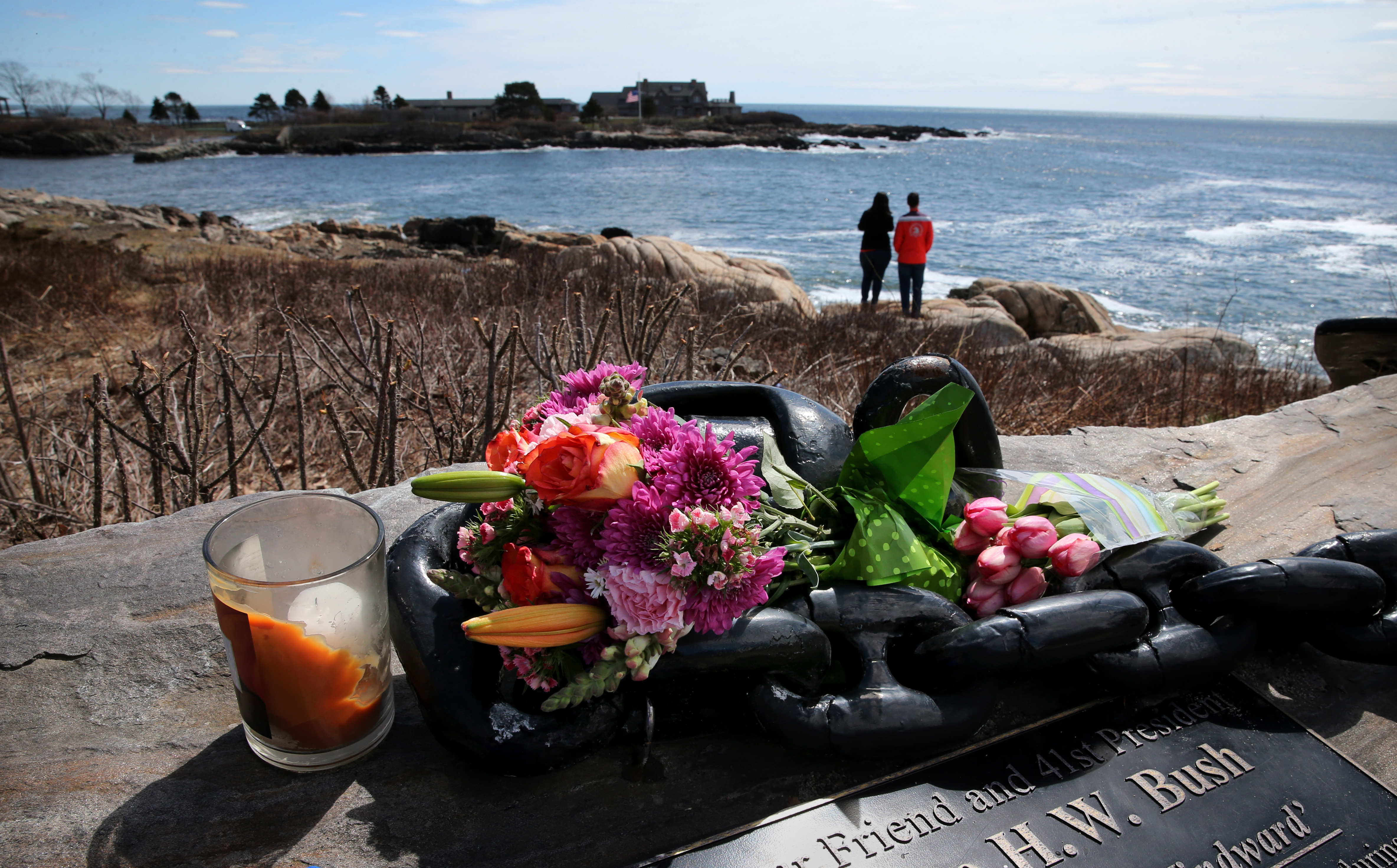 Kennebunkport recalls Barbara Bush as a generous, friendly neighbor - The  Boston Globe, image size:4736x2944