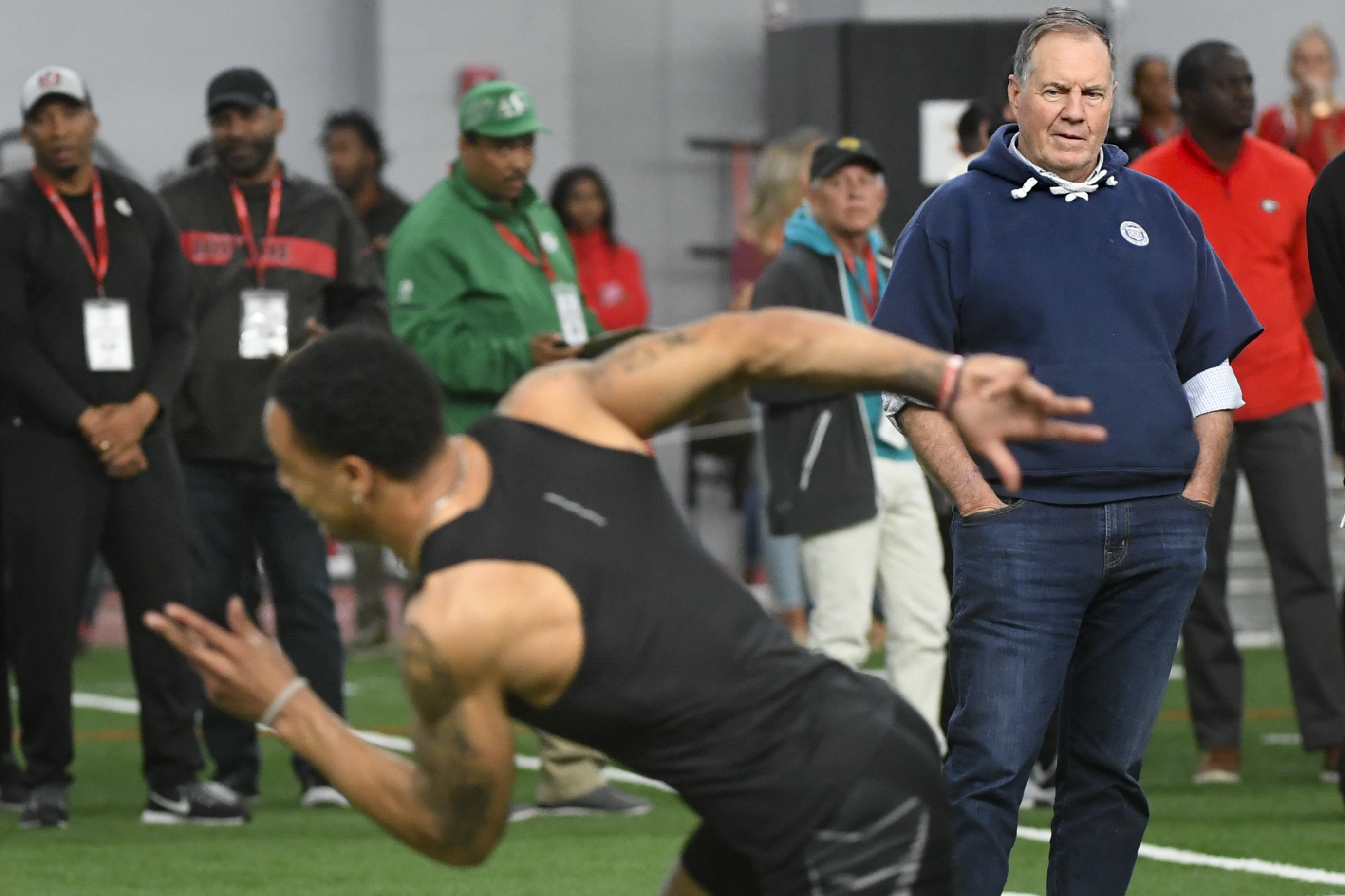 Bill Belichick watches a Georgia player during the school’s Pro Day.