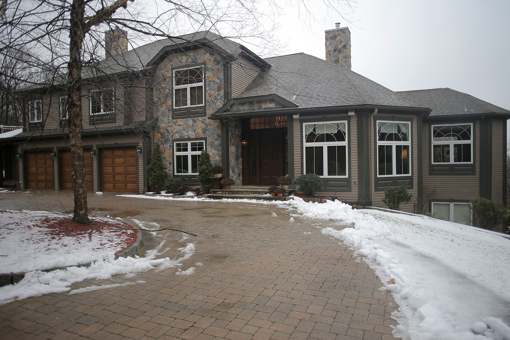 The home was extensively renovated and expanded in 2003.