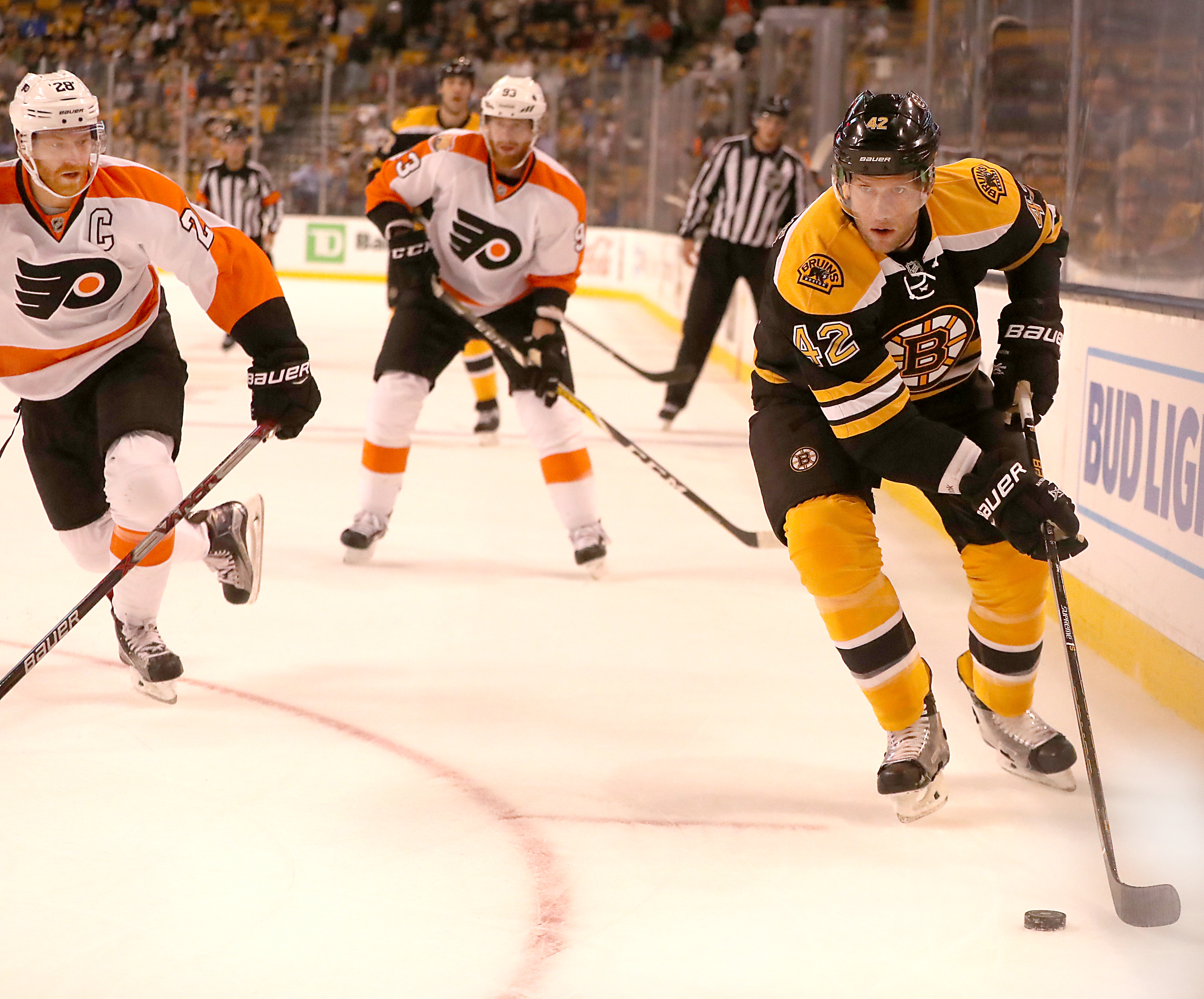 David Backes is coming off a 17-21—38 season, his first in Boston.