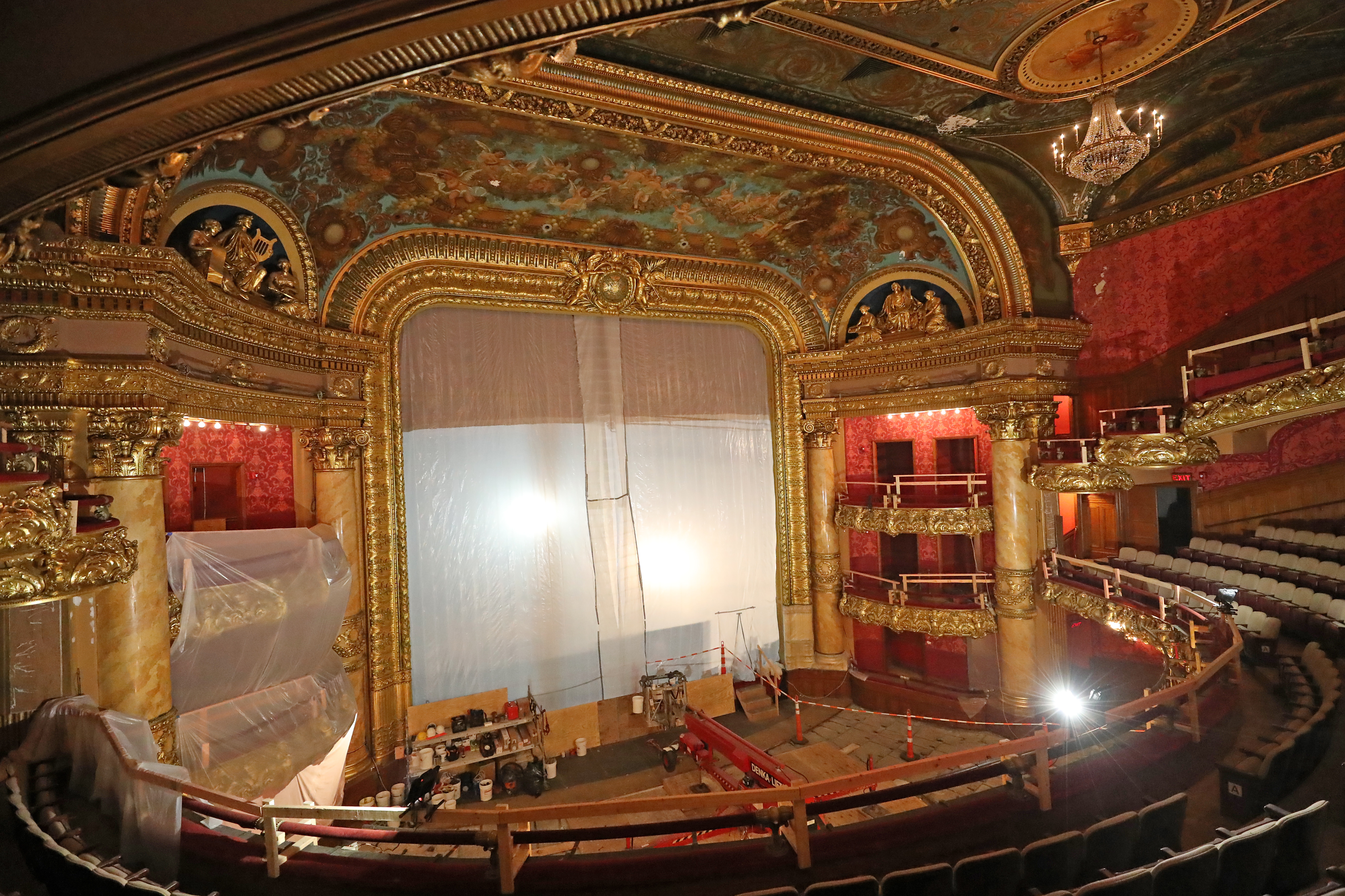 Jo’s trip to a New York City theater was filmed at Boston’s Colonial Theatre.