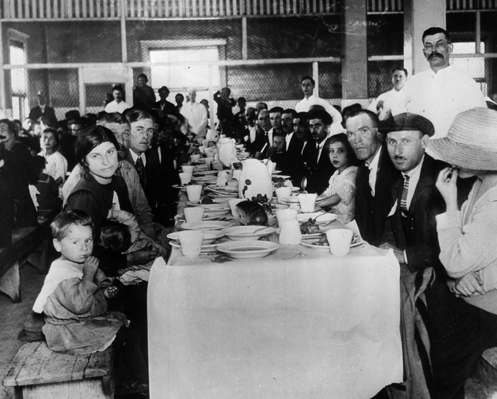 Immigrants having lunch at Ellis Island just before the First World War. Ellis Island received as many as 790,000 immigrants at this time.