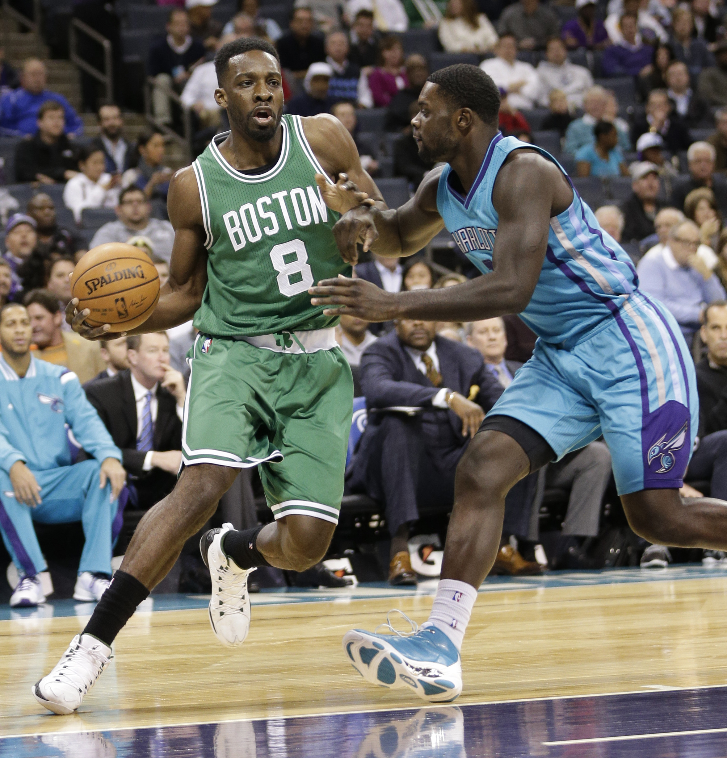 The Celtics' Jeff Green (8) drives against the Hornets' Lance Stephenson during the first half Wednesday night.