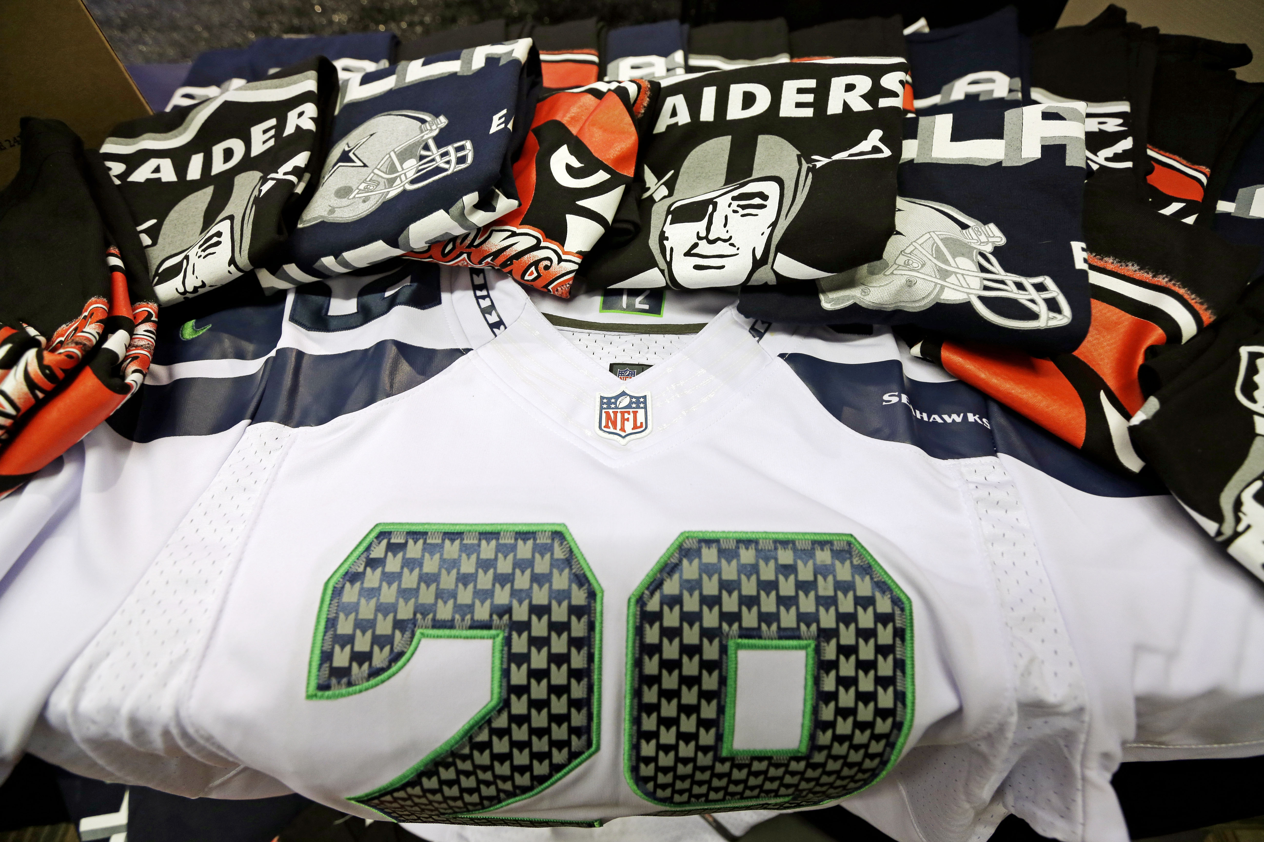 US agents said wearing fake clothes does not mean trouble with the law, but such items hurt legitimate retailers.
