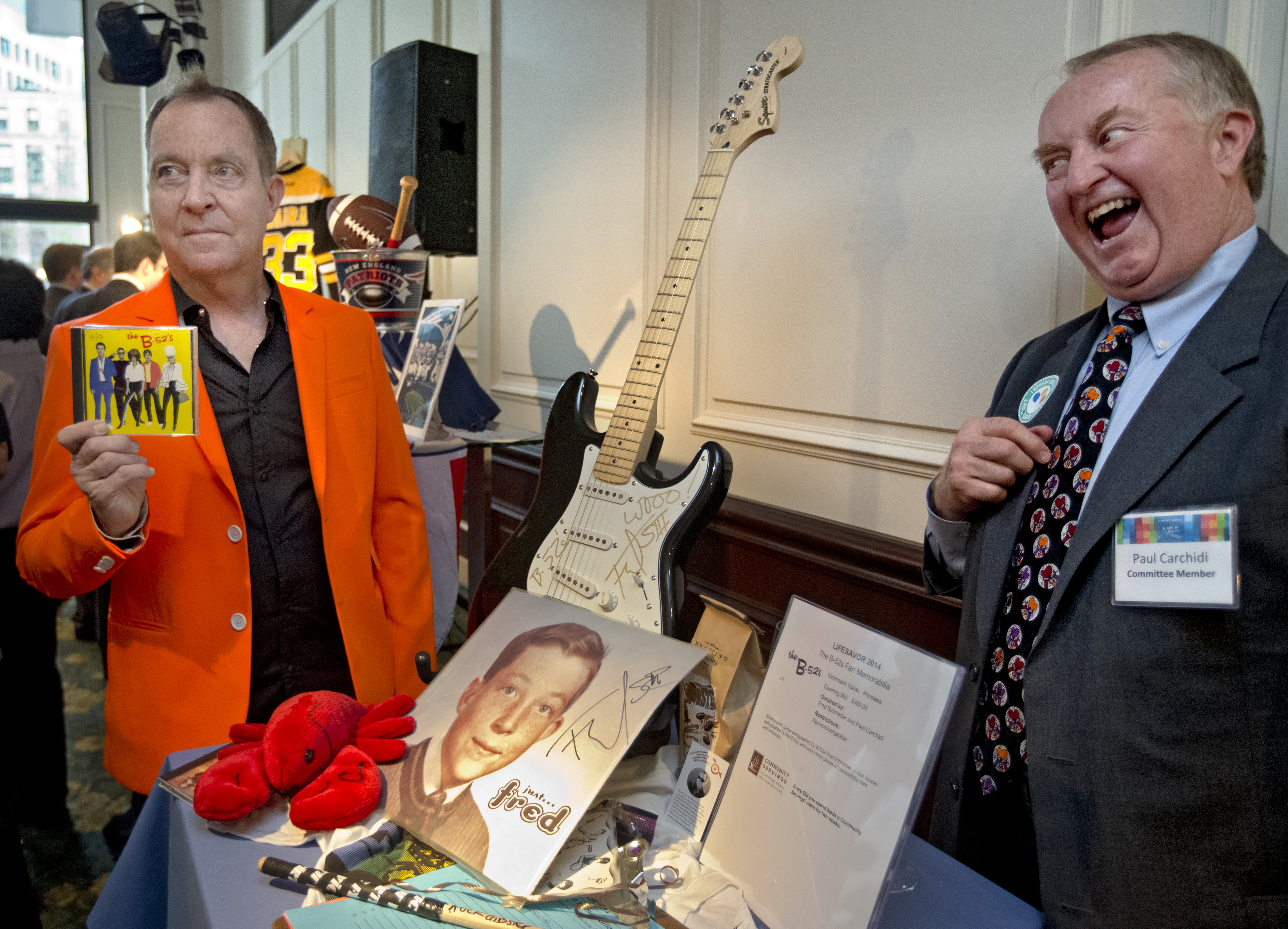B-52's front man Fred Schneider lends a hand - The Boston Globe