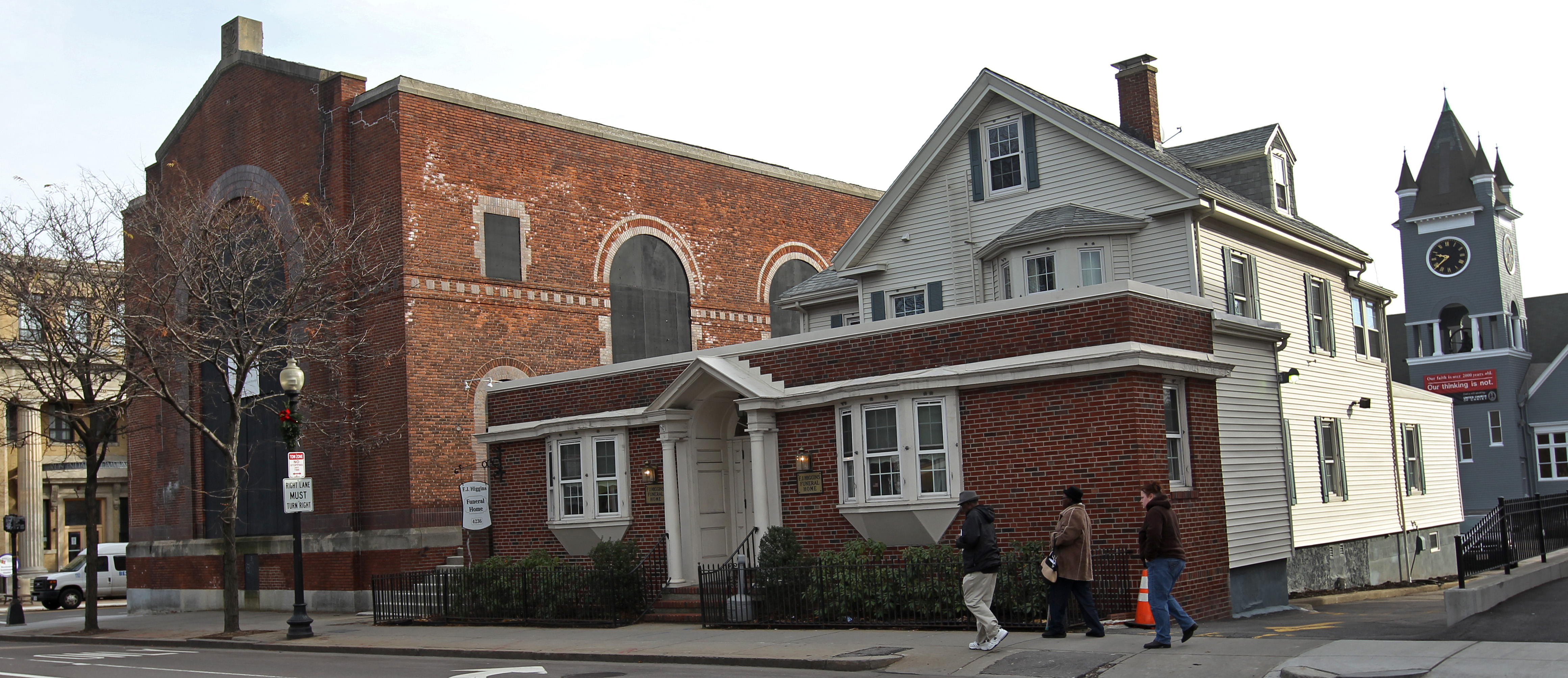 The project would refurbish the building’s massive arched windows, many of which were bricked over years ago. About 40 apartments would be built on an adjacent lot.