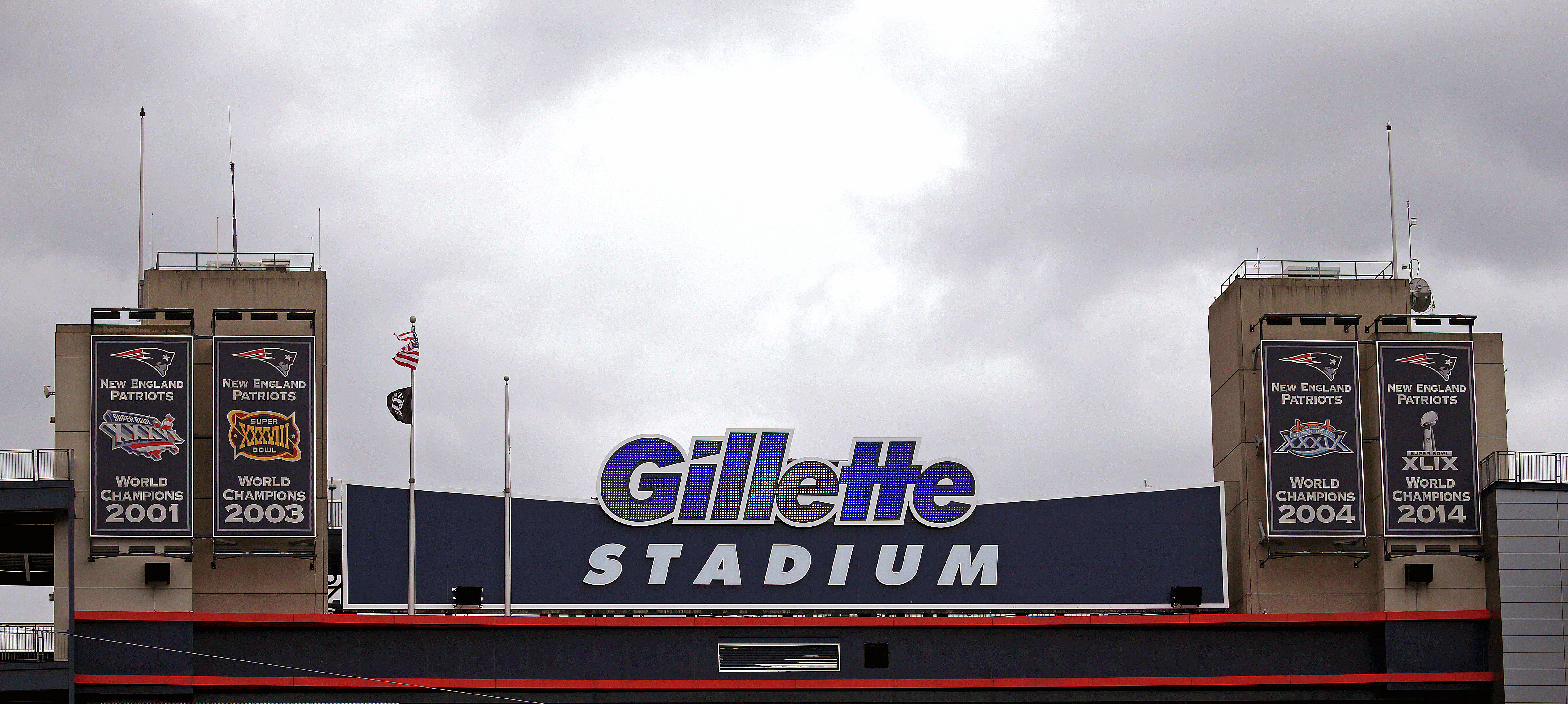 The Patriots will raise their fifth Super Bowl banner before their season opener at Gillette Stadium.