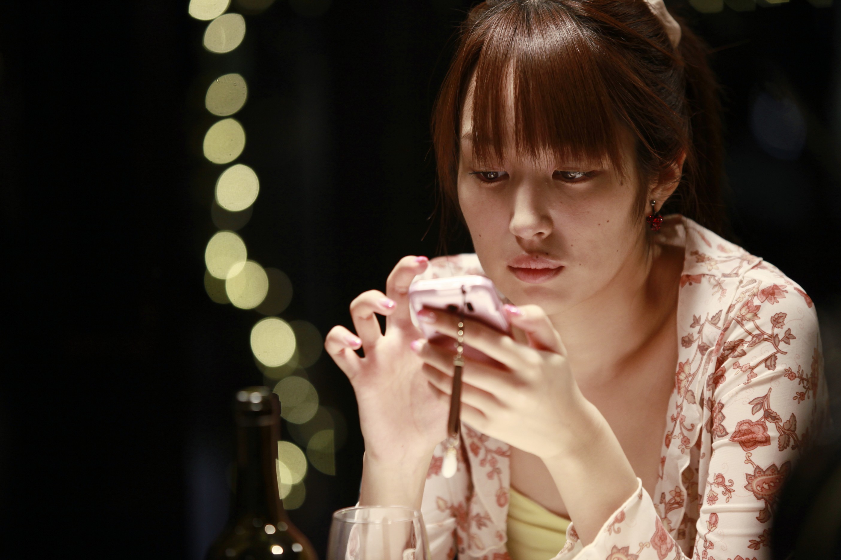 Rin Takanashi as Akiko.