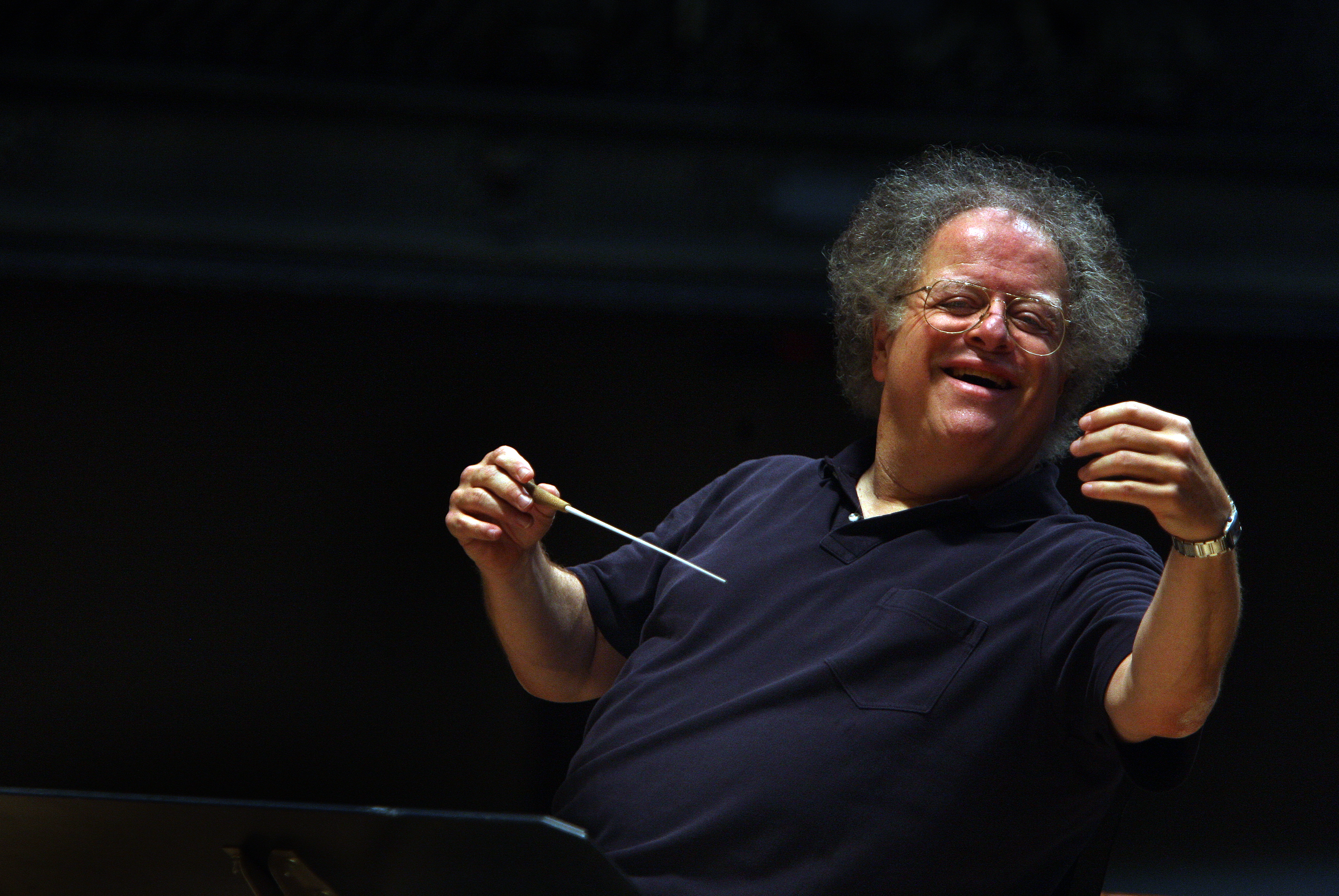 BSO music director James Levine rehearsed Mozart's Symphony 18 with the Boston Symphony Orchestra in 2009.