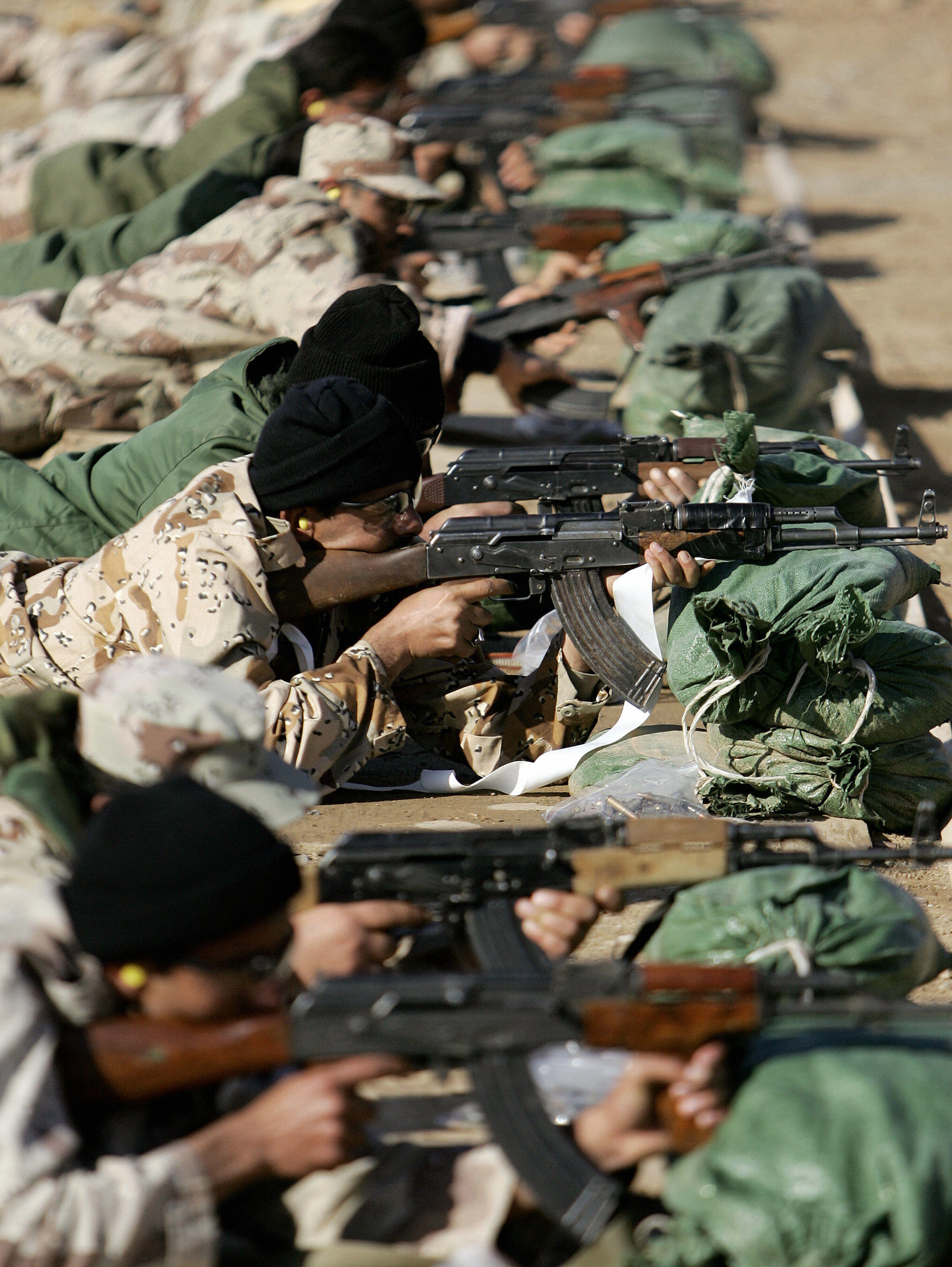US soldiers trained Iraqi troops in the northern Iraqi city of Hawijah on Christmas Eve 2005.