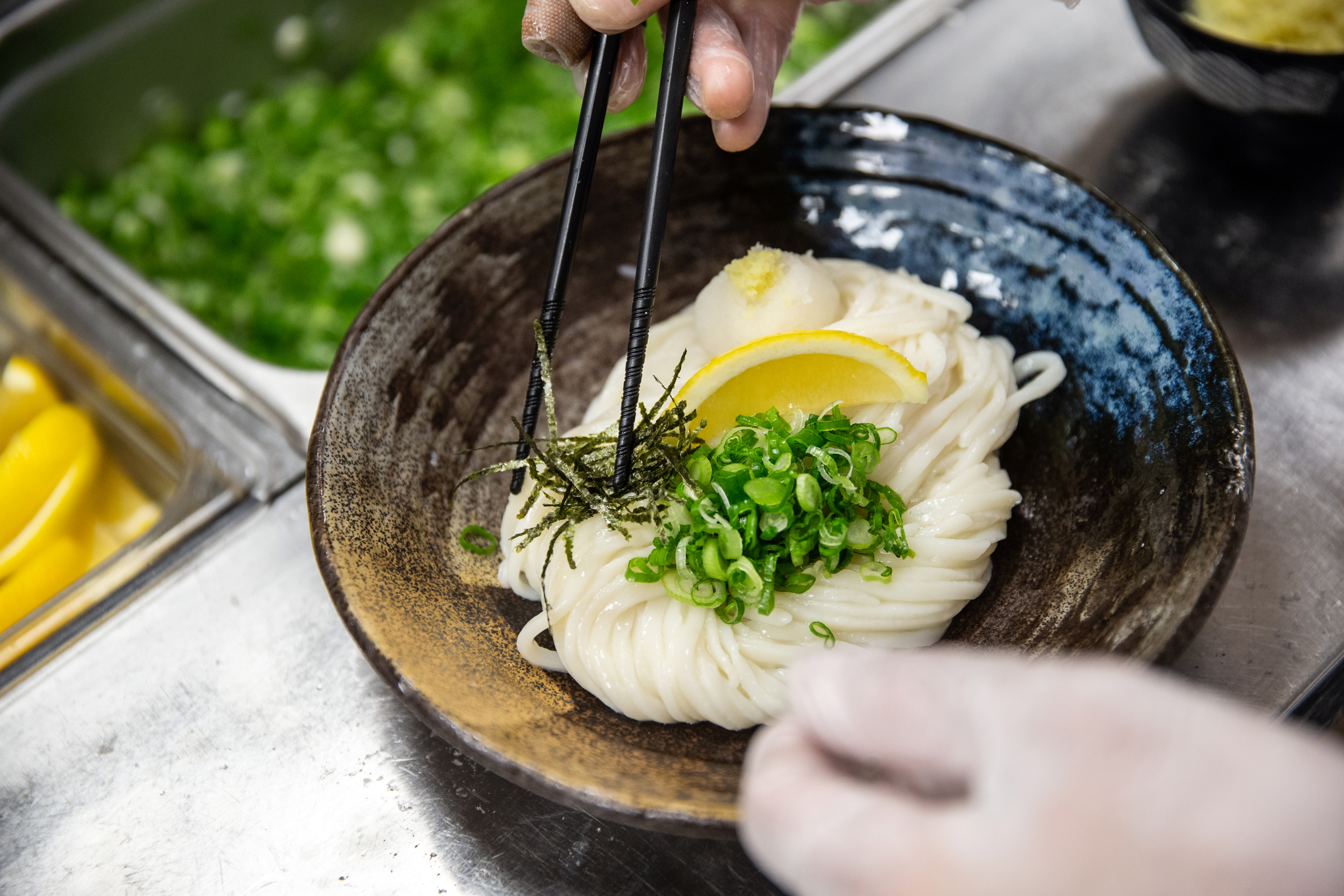 Tomohiro Shinoda prepared a plate of Niku Udon.