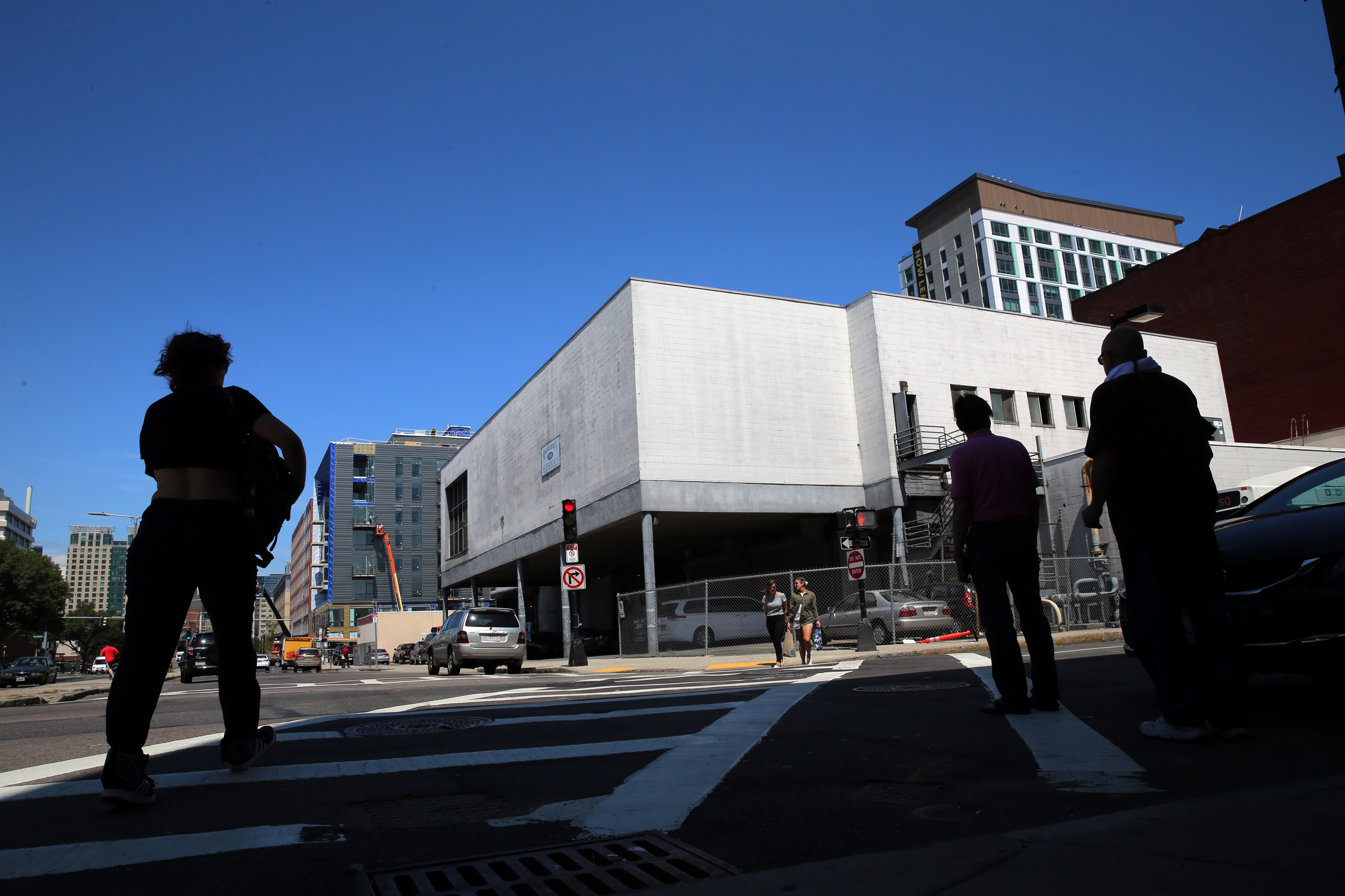 Pedestrians wakled by Quinzani's Bakery.