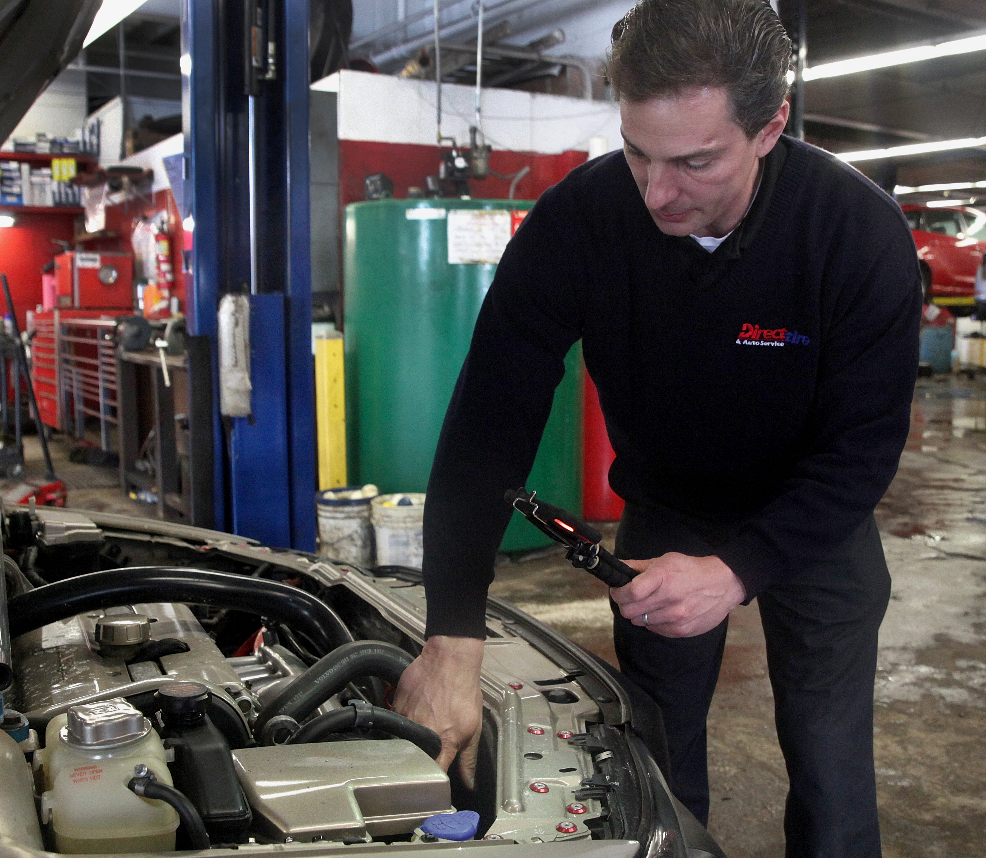 Bob Lane used an iPod to show a customer a repair plan.