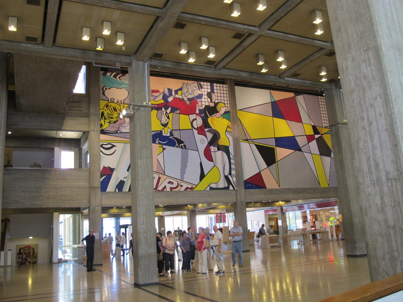 The lobby of the Tel Aviv Museum of Art