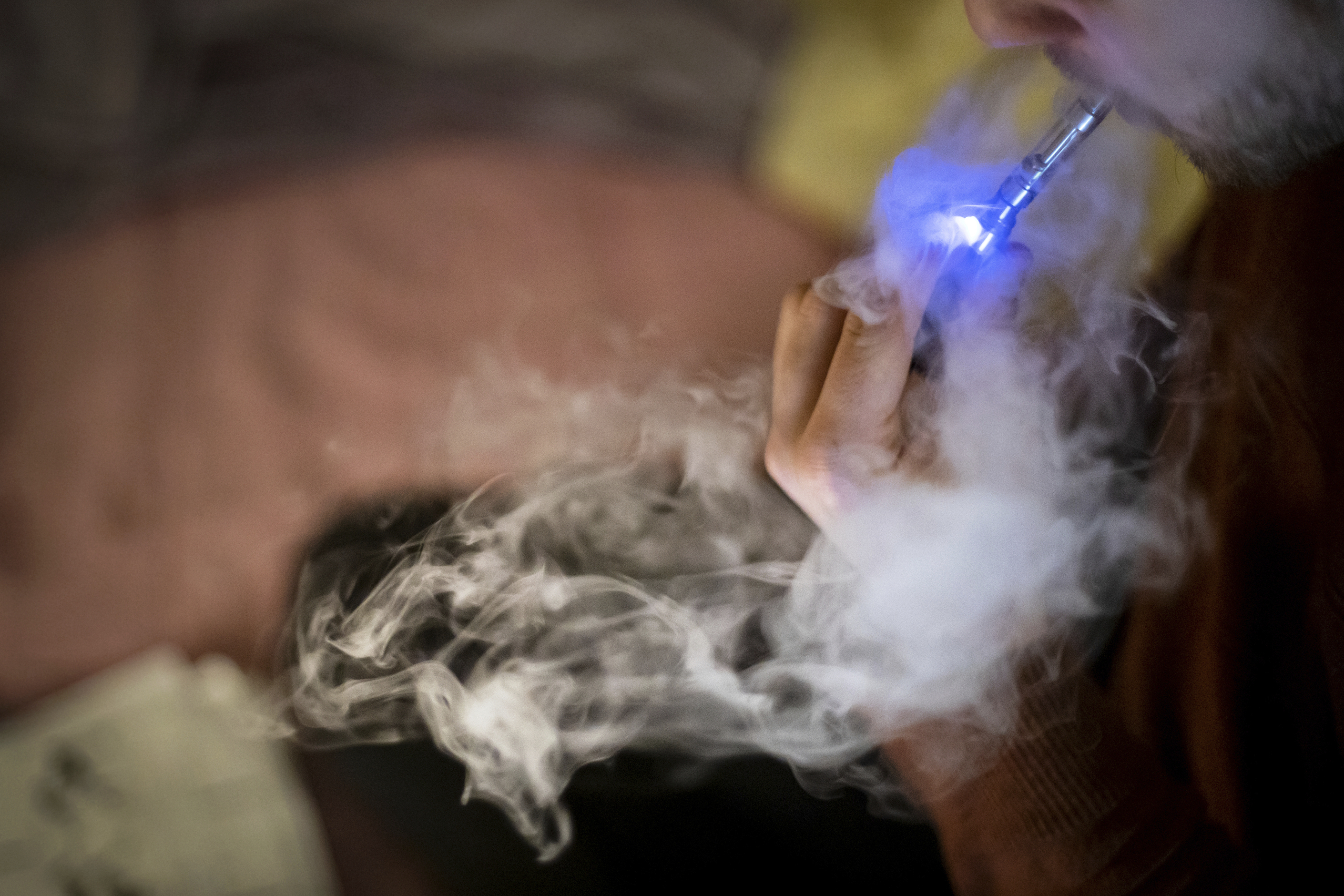 weed smoke vape New Mexico agency says vaping marijuana could be associated with lung disease colour:Black Pear how long does a