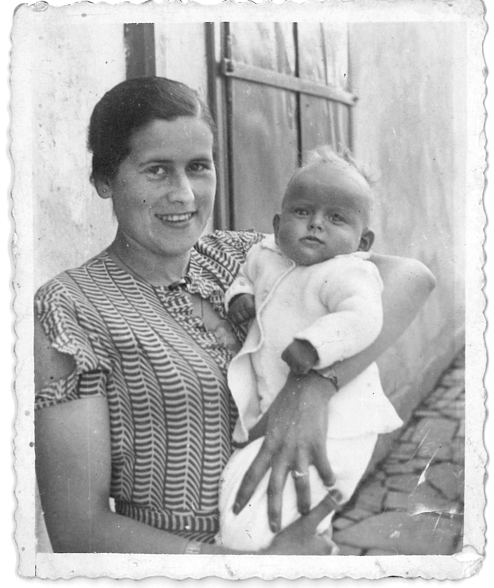 Researcher Karolina Panz helped determined the fate of Applefield’s mother Maria Singer (shown holding child) and other family members.