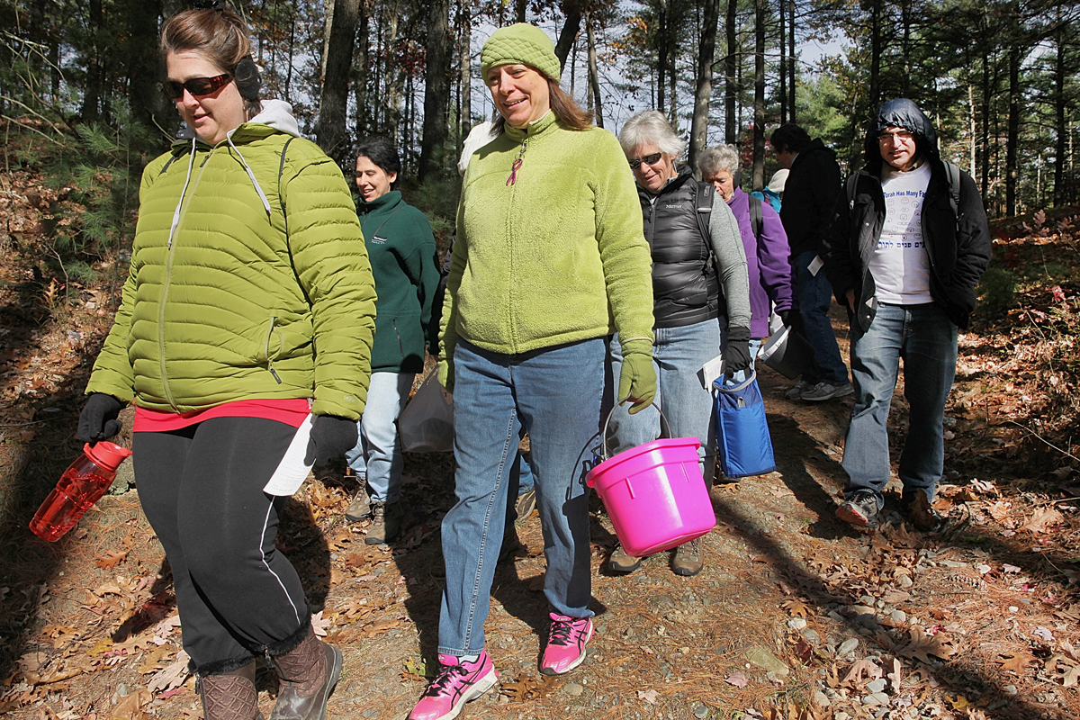 Stephanie Mitchell, Sharon Rozines, Robin Bernstein, Sue Schy, Gabi Mezger, and Elan Riesman worshiped in the outdoors at Wachusett Reservoir in Boylston.
