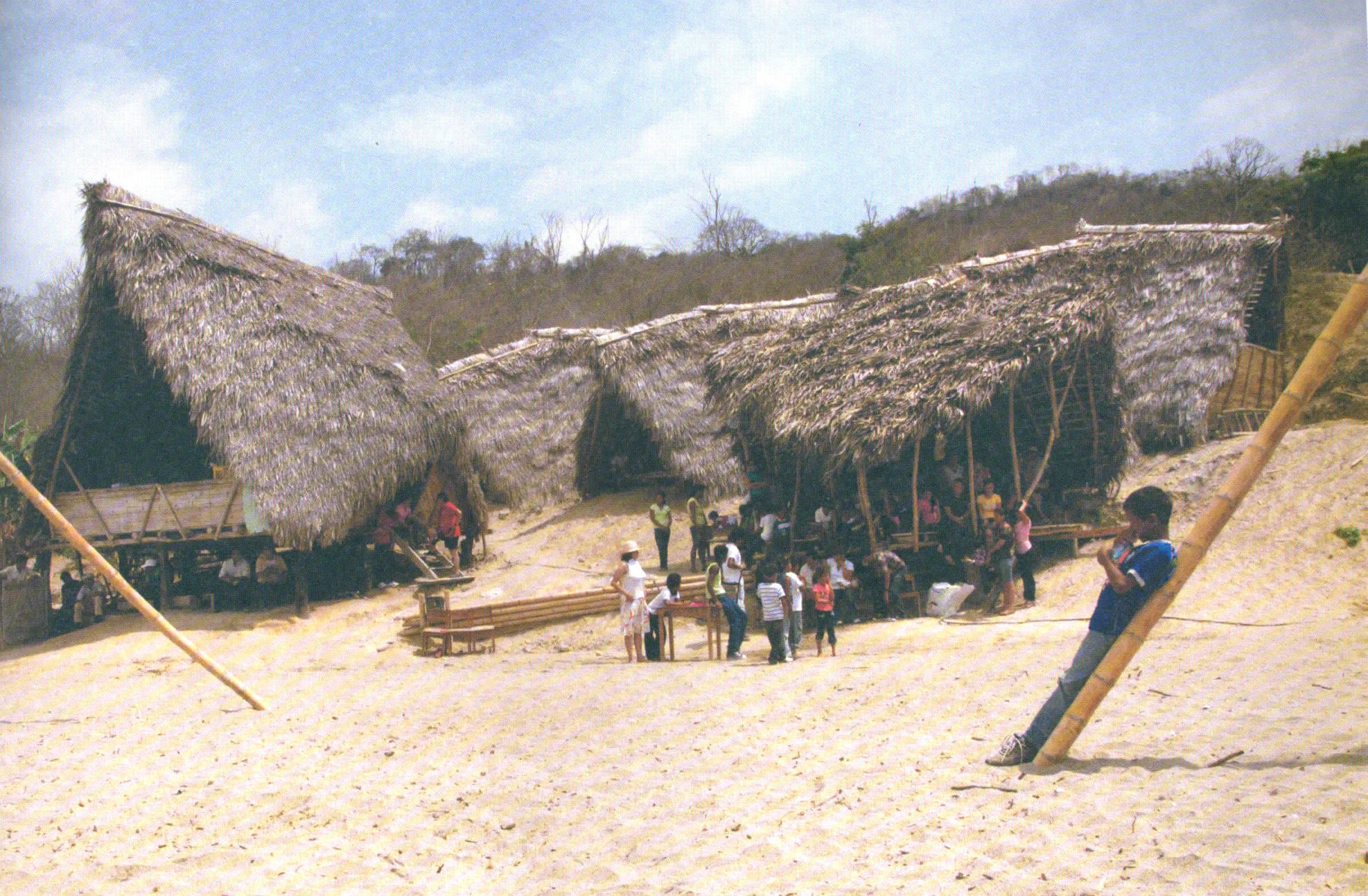 Esperanza Dos, a community center in Ecuador, was built using local resources.