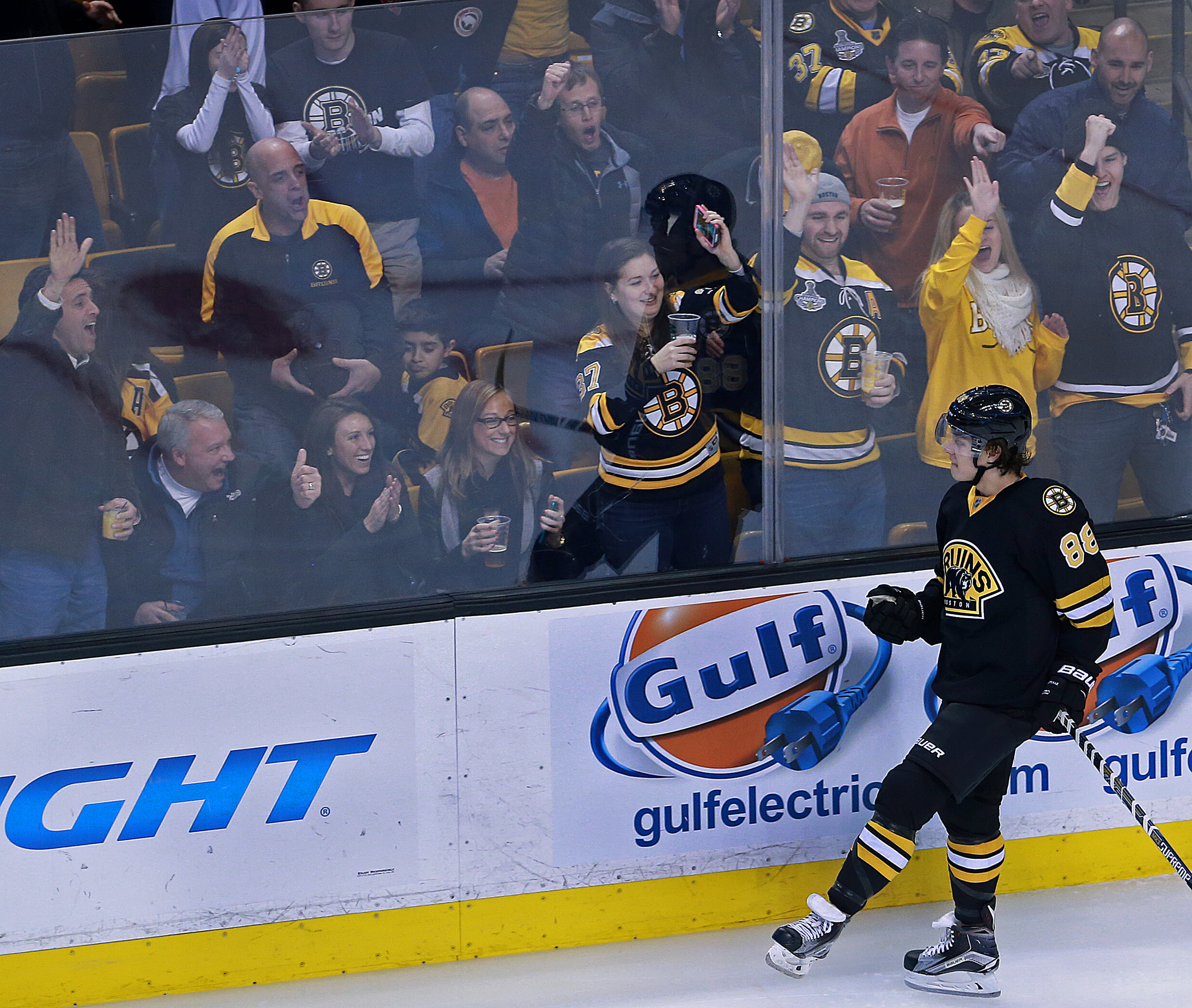 Bruins rookie David Pastrnak is feeling the love from the fans after scoring his second goal in the third period to help drop Tampa Bay.