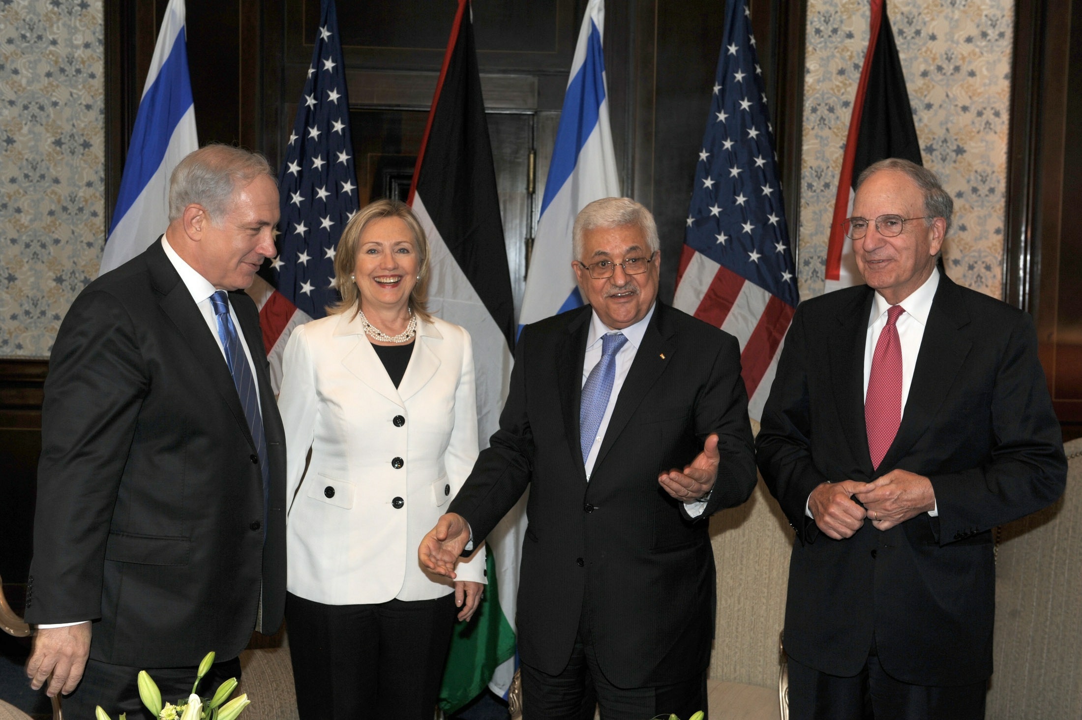 George Mitchell (right), then the US special envoy to the Middle East, met with Israeli and Palestinian leaders for peace talks in Egypt. Pictured (from left): Israeli Prime Minister Benjamin Netanyahu, then-Secretary of State Hillary Clinton, and Mahmoud Abbas, president of the Palestinian Authority.