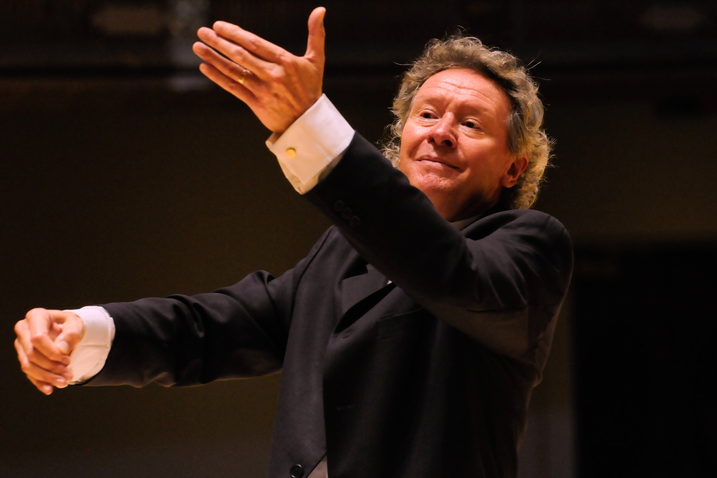 Artistic director Harry Christophers and the Handel and Haydn Society Period Instrument Orchestra and Chorus have released on engaging performance of Handel's “Messiah.”