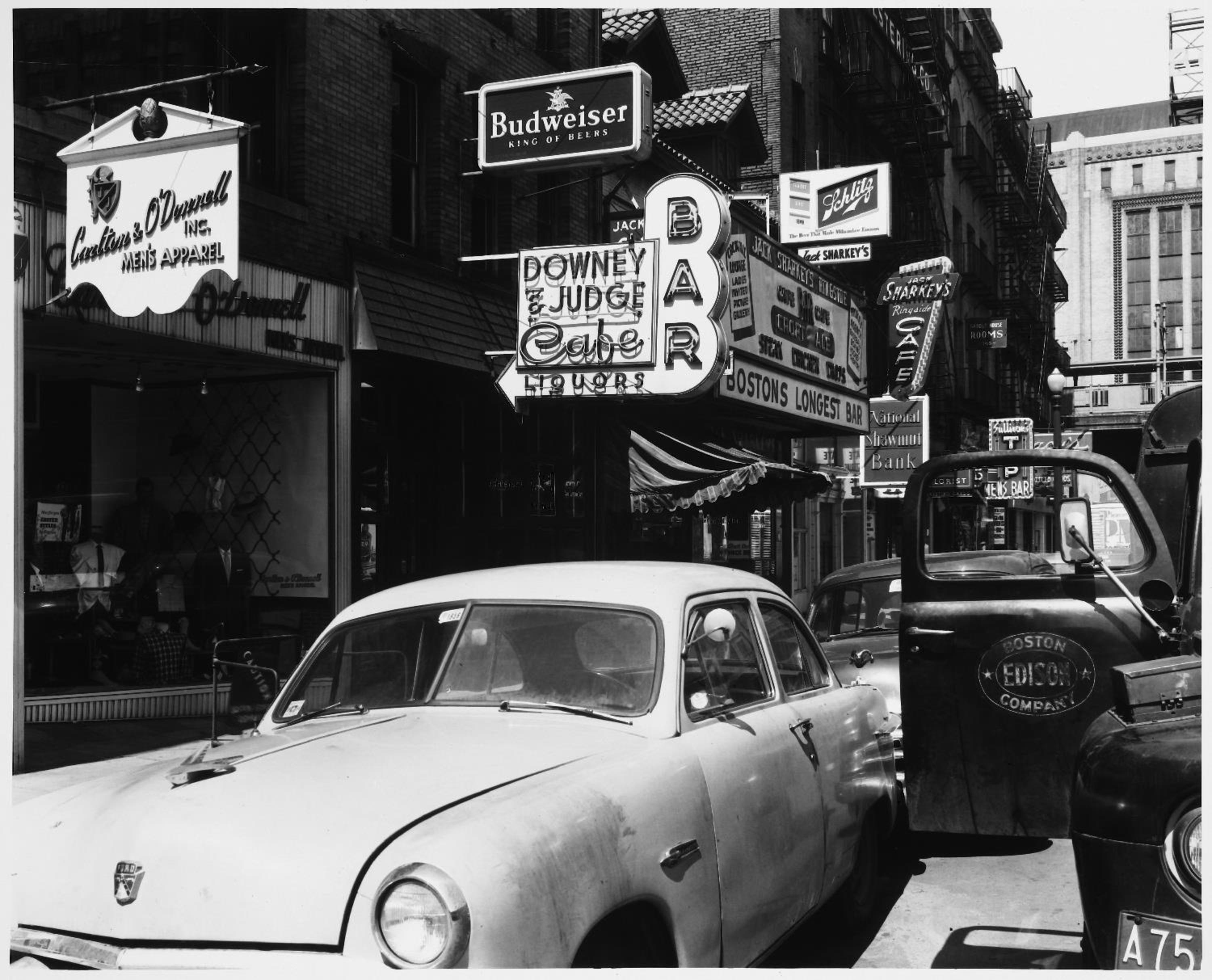 Photos on Dirty Old Boston capture the faces, fashions, cars, and establishments of the city from the 1930s through the mid-’80s. Creators of the page are planning to publish a book using old photos of the city.