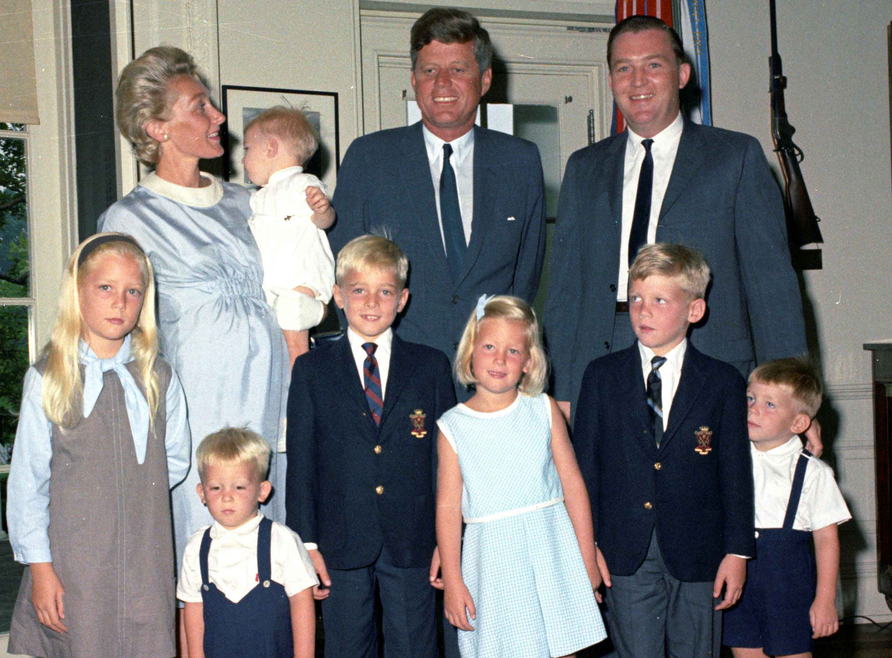 Richard Donahue, at 88; lawyer was friend to Kennedys, Nike’s president