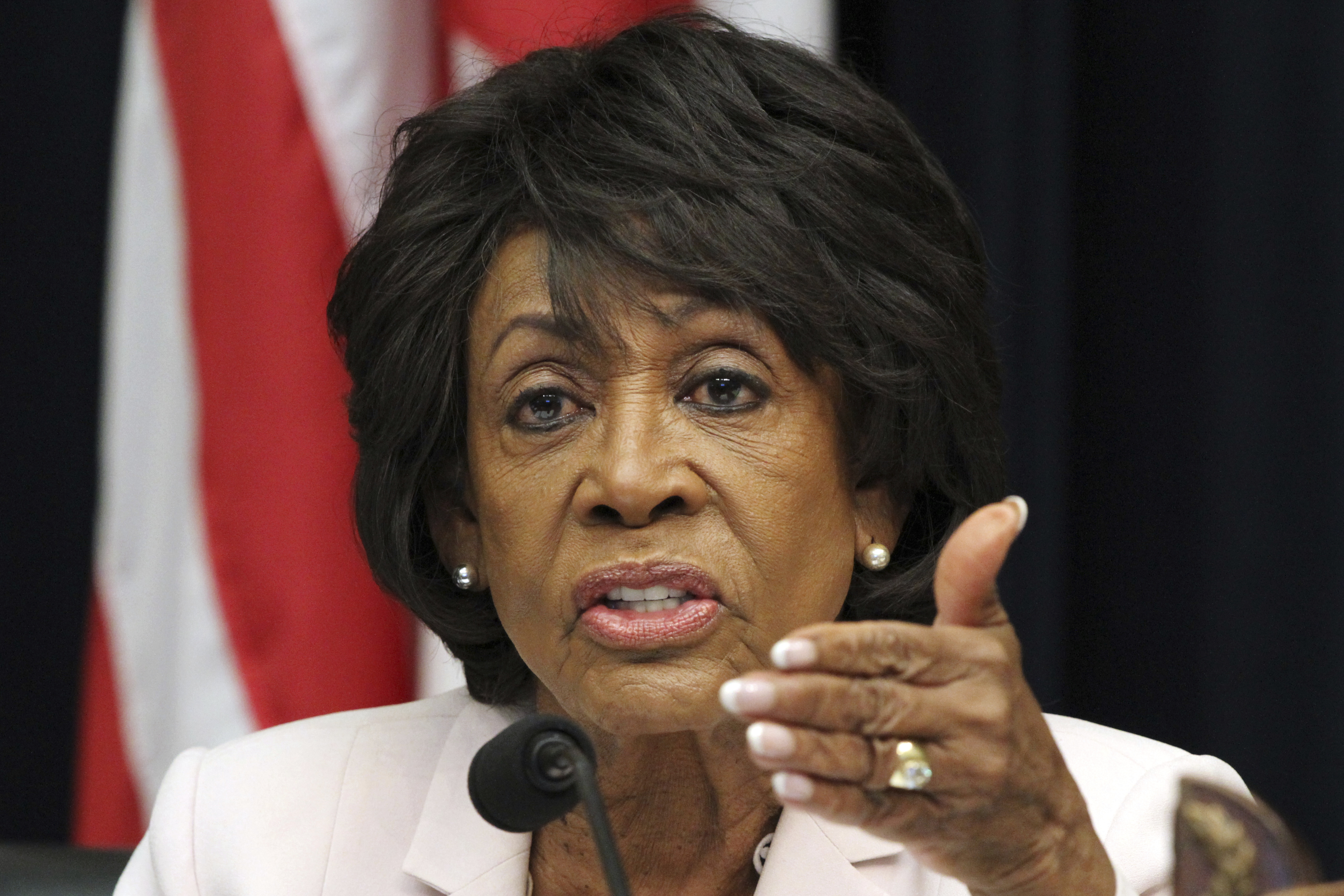 Representative Maxine Waters cancels events due to 'very serious death  threat' - The Boston Globe