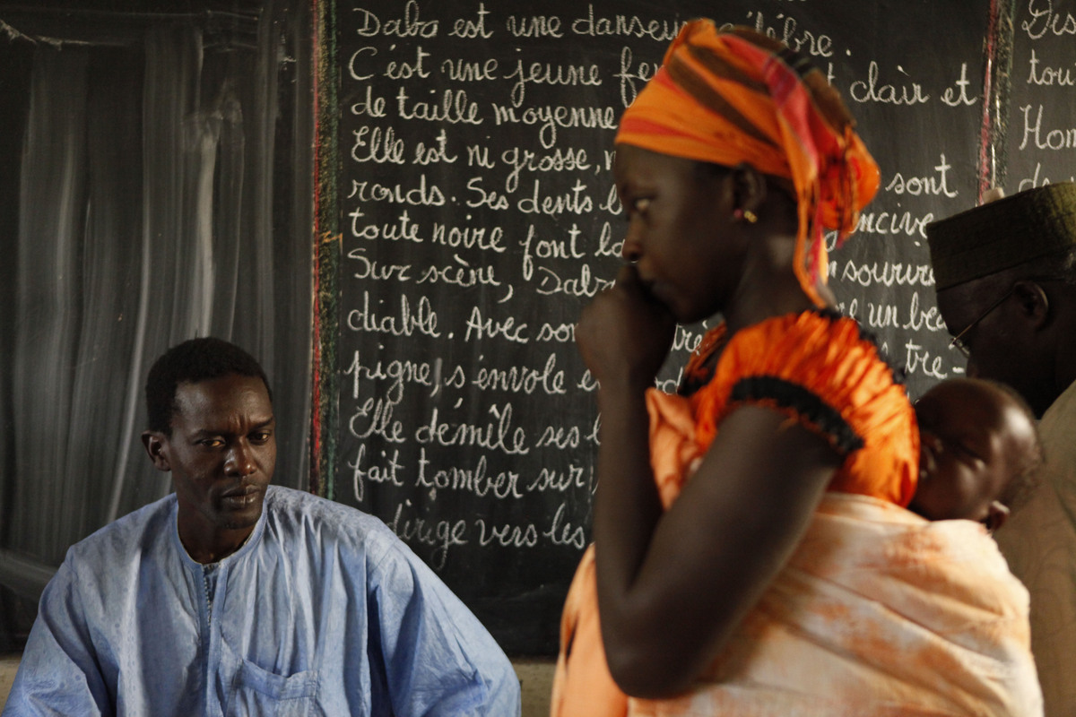 Senegalese president booed on election day - The Boston Globe