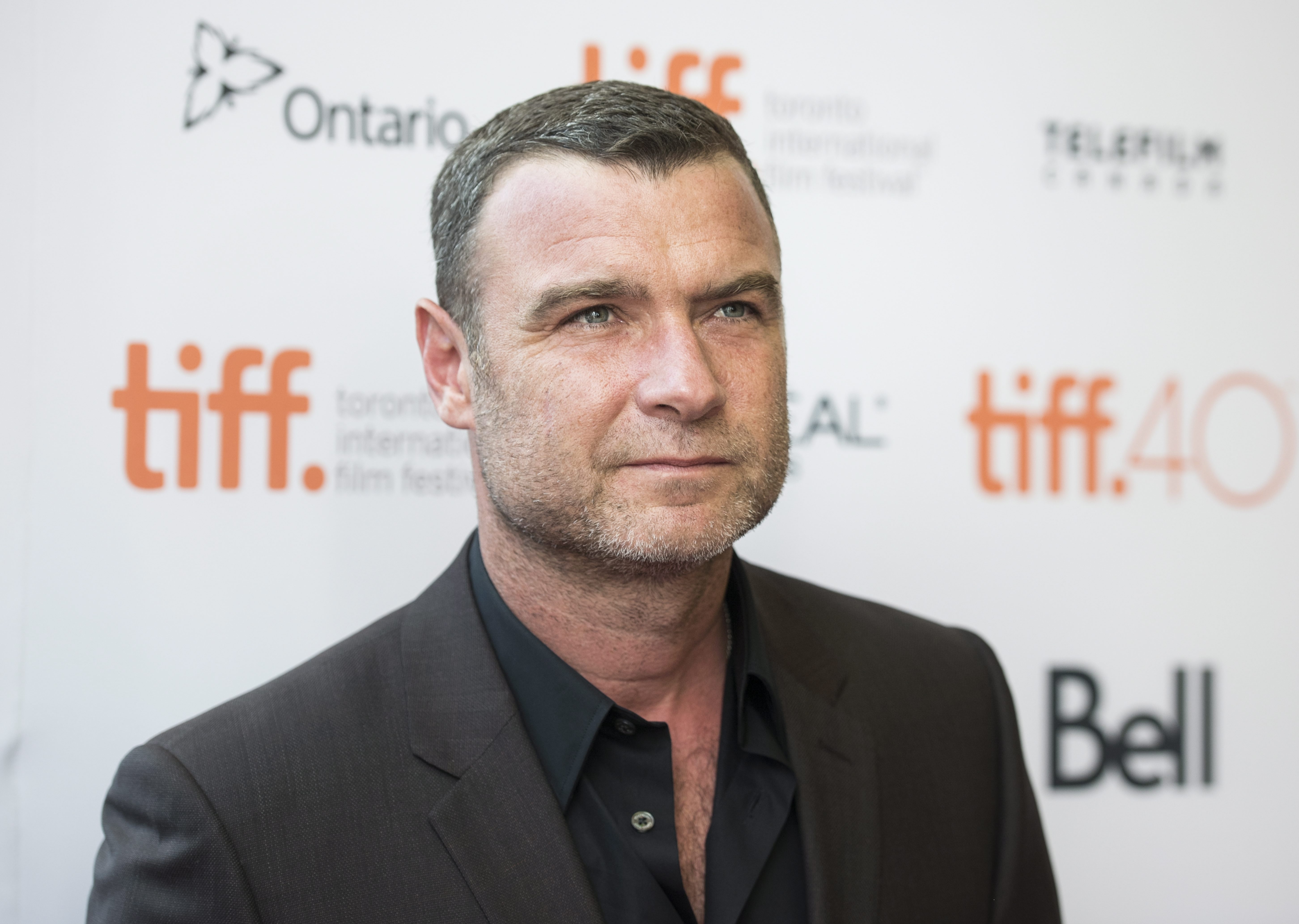 Schreiber posed on the red carpet.