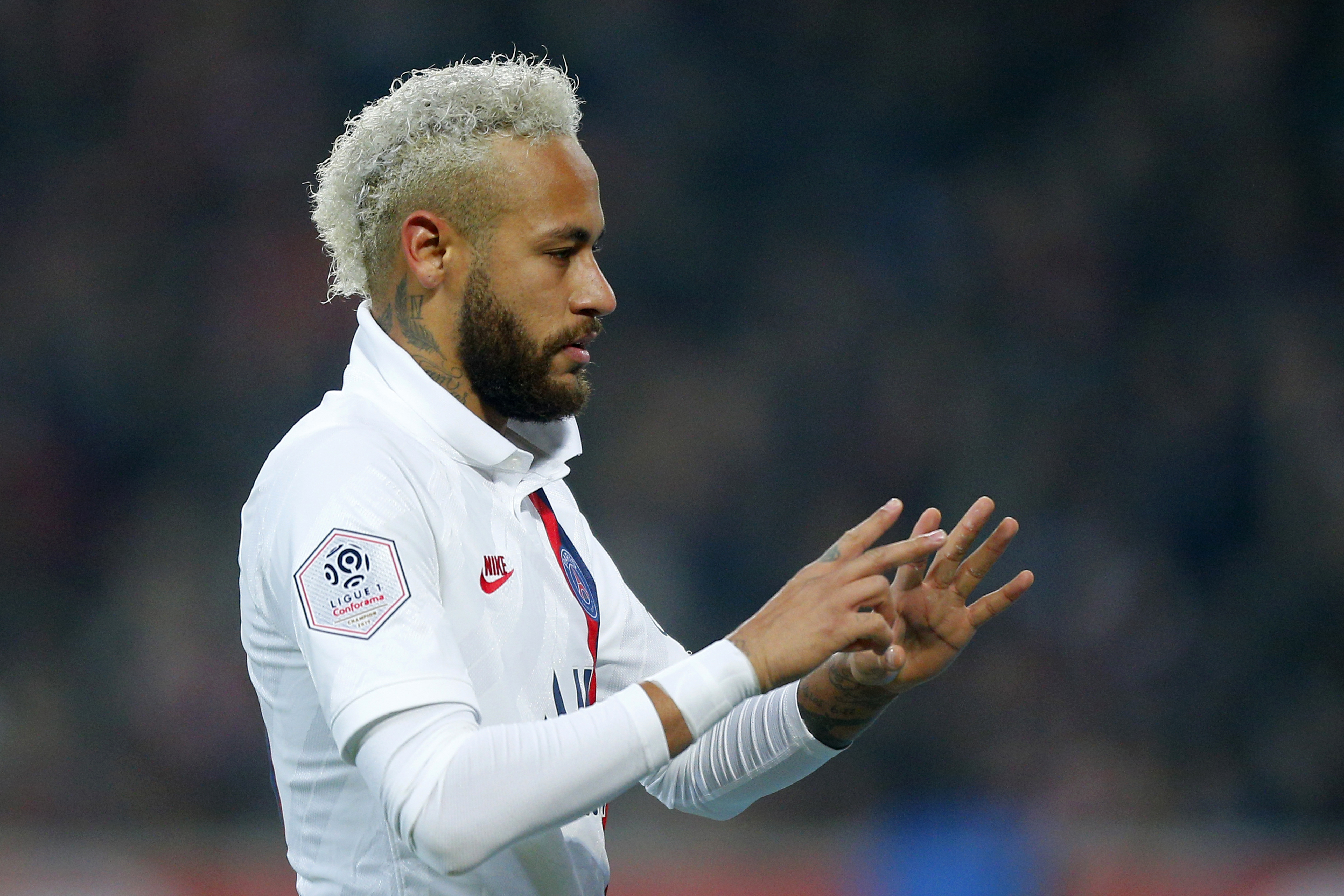 French soccer star Neymar pays tribute to Kobe Bryant.