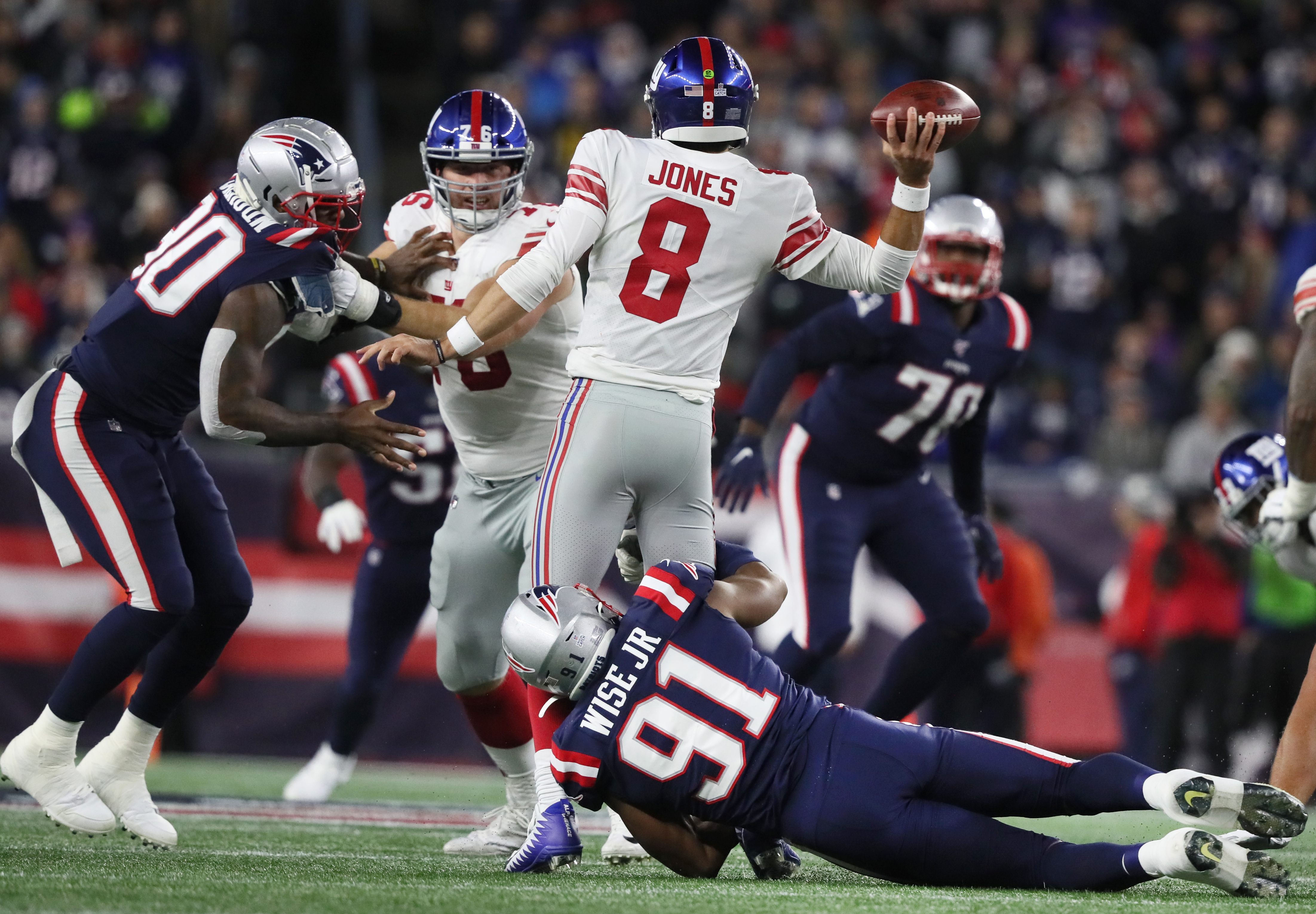 Giants quarterback Daniel Jones didn’t have much help against the Patriots.