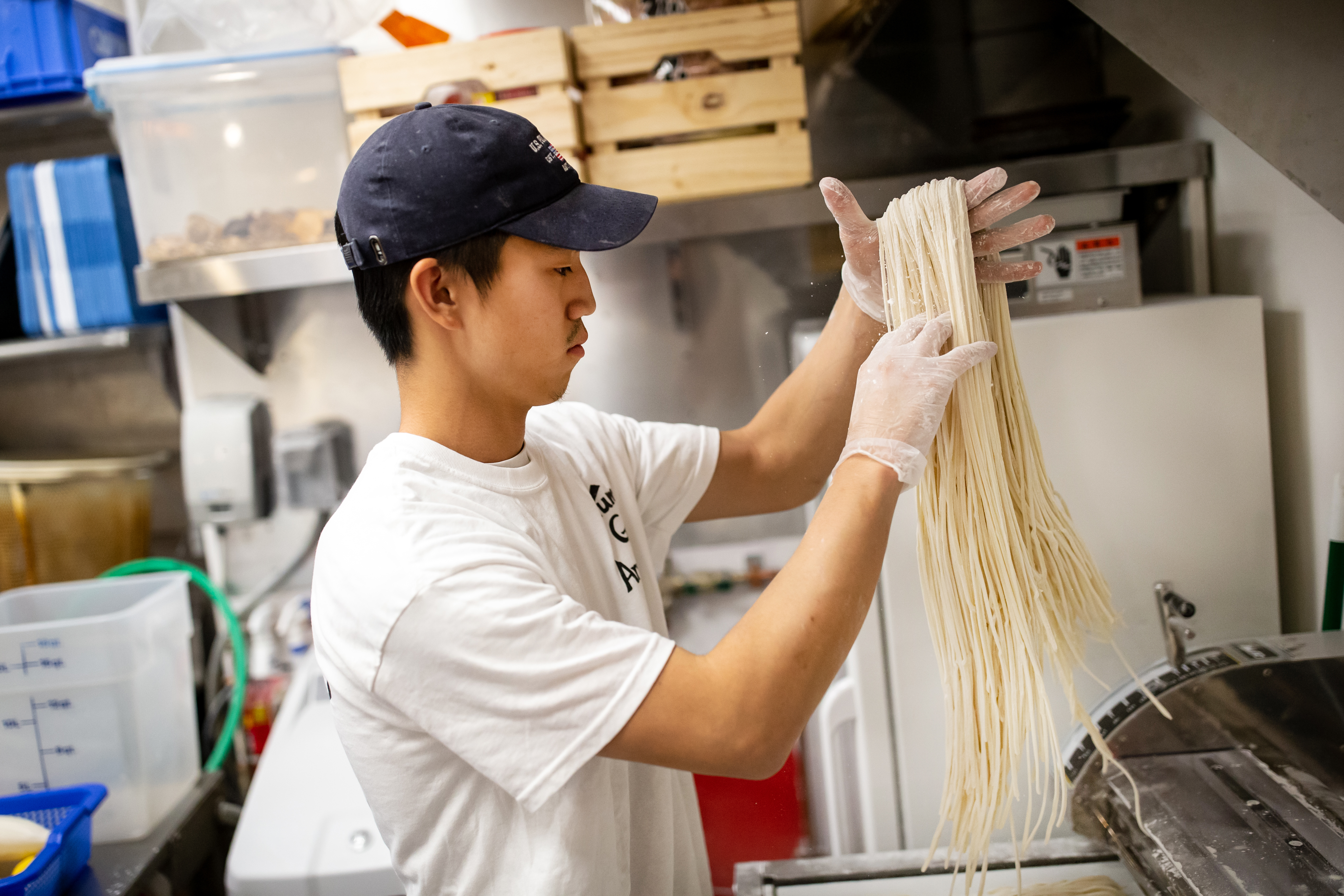 Tomohiro Shinoda prepared udon noodles at Yume Ga Arukara.
