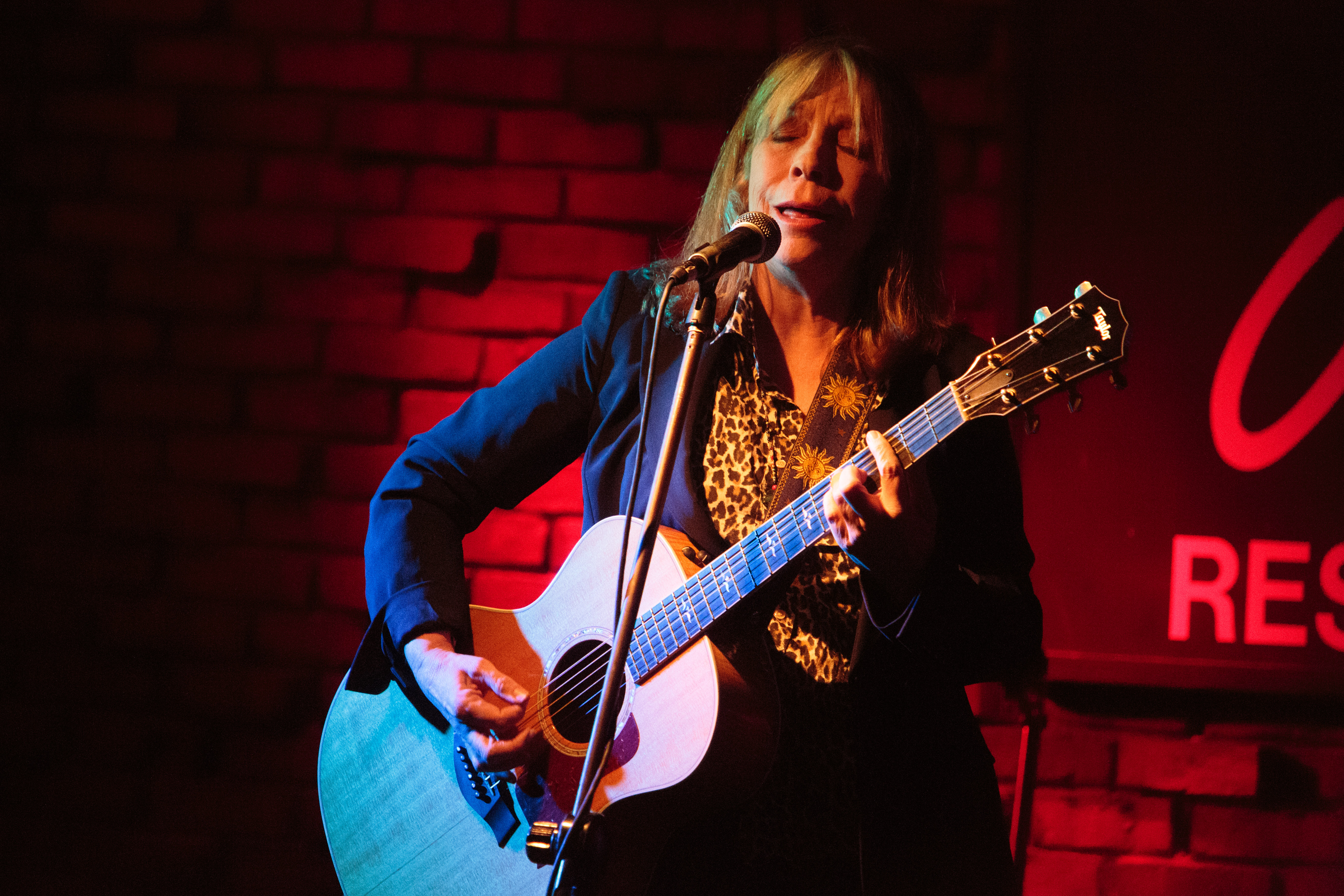 Rickie Lee Jones performing on Tuesday night at Johnny D’s.