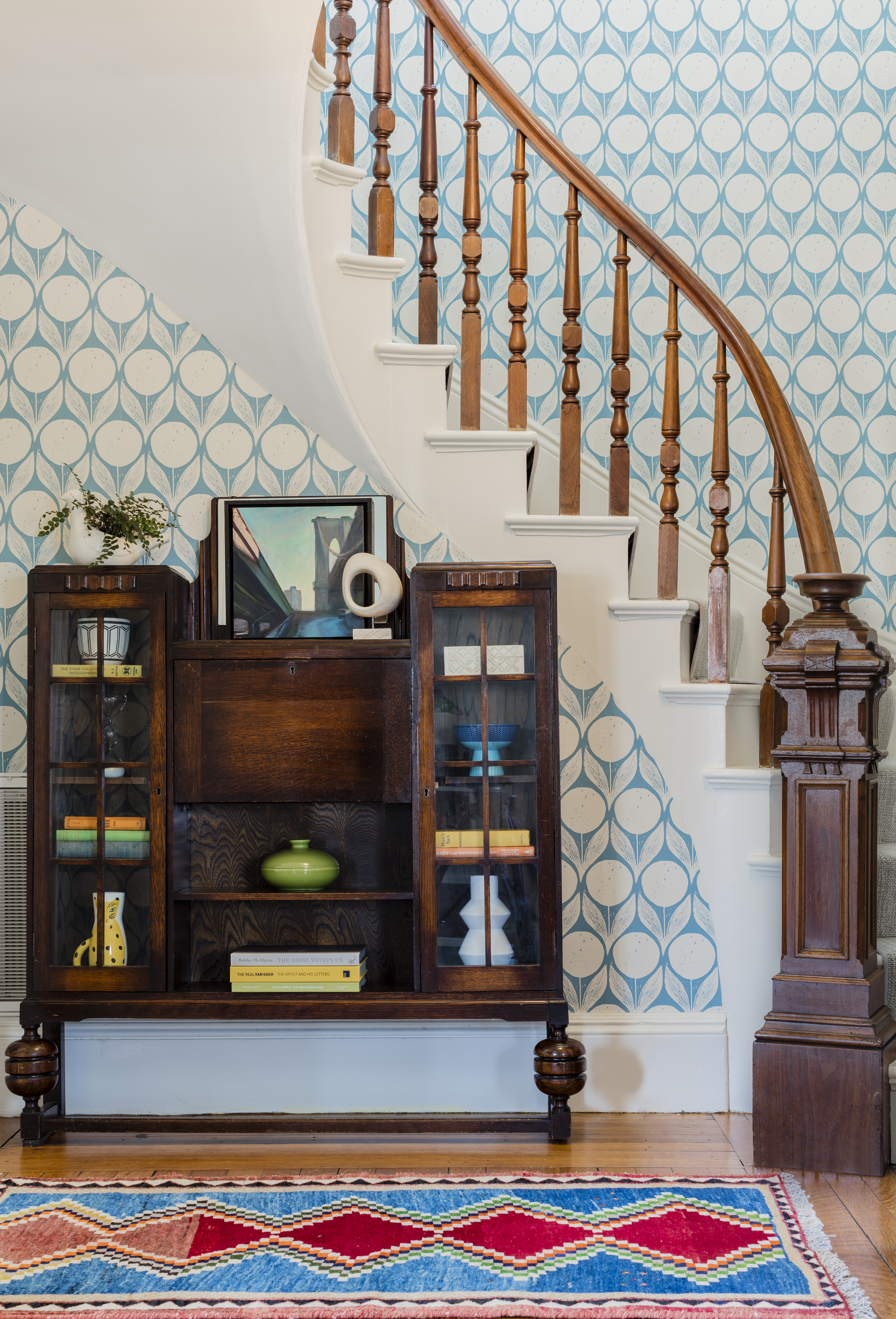 In the entry, a vintage 1950s Persian geometric rug from First Rugs in Acton adds color and introduces new shapes. “It’s not too matchy-matchy,” says designer Barbara Elza Hirsch.