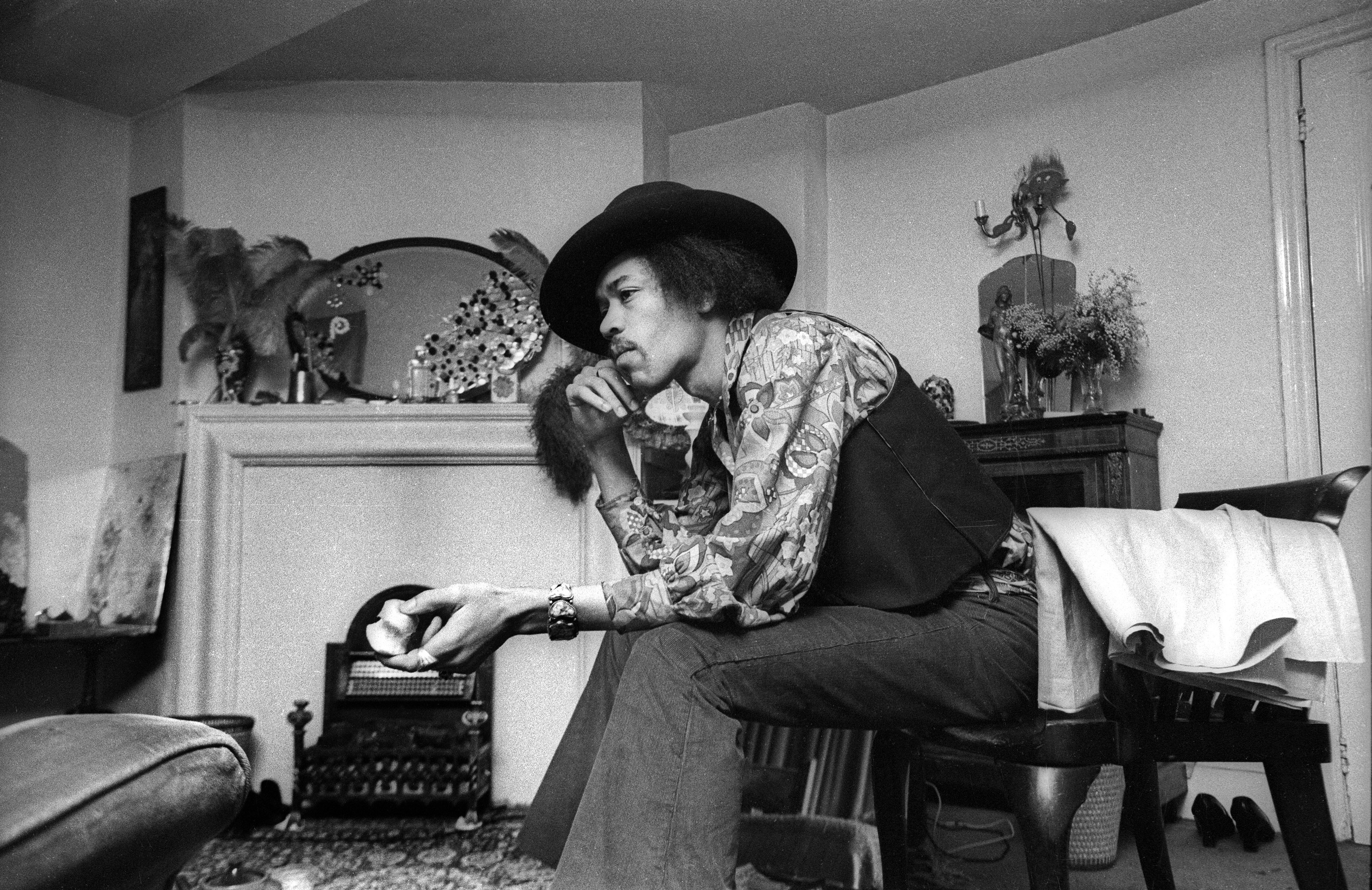 Jimi Hendrix in his flat in 1969.
