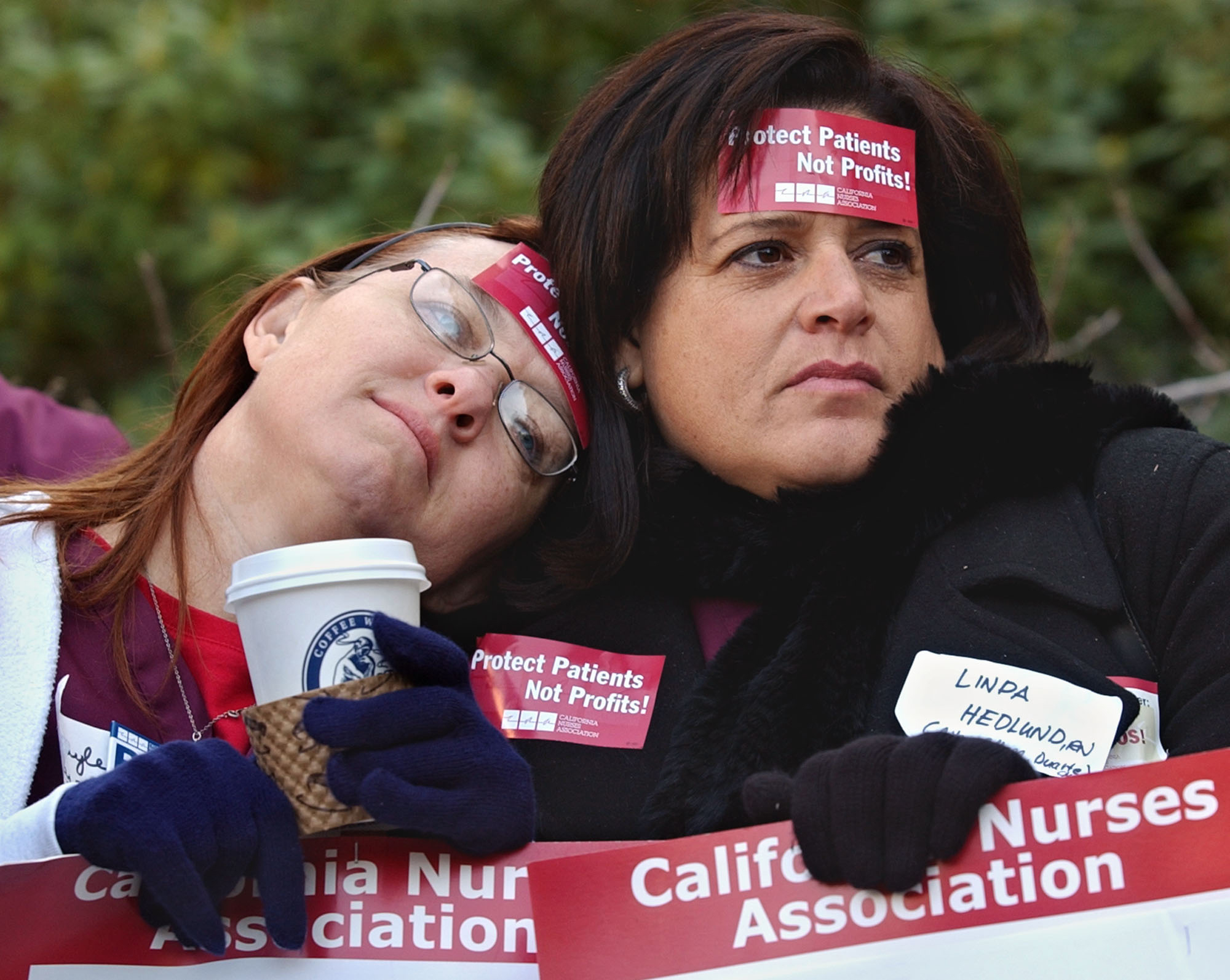 Gaylee Cox (left) and Linda Hedlund, who both worked as pediatric nurses at the City of Hope Hospital in Los Angeles, huddled together to stay warm during a nurses rally in 2004.