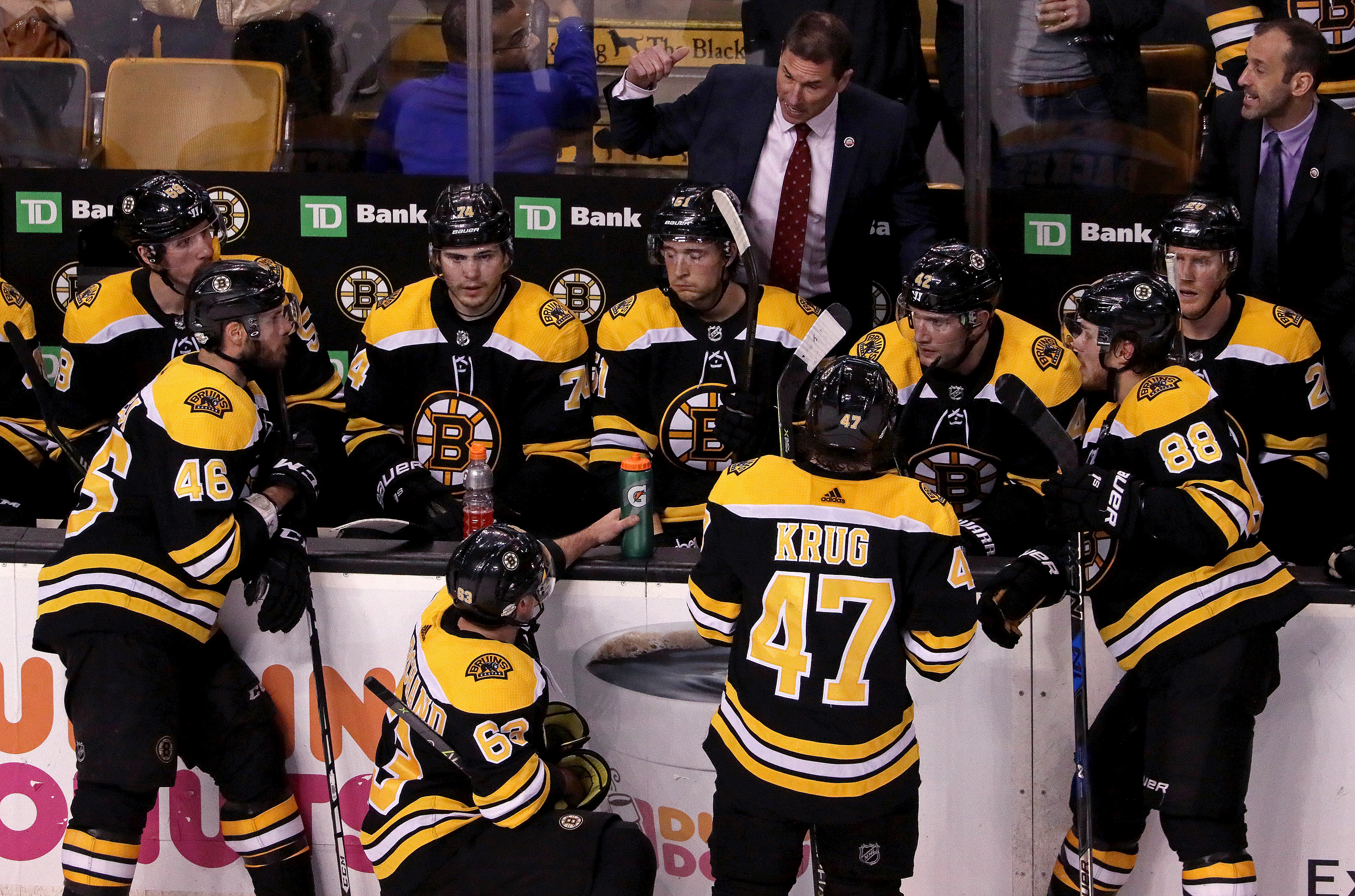 Bruins coach Bruce Cassidy talks to the team during a timeout late in the third period.