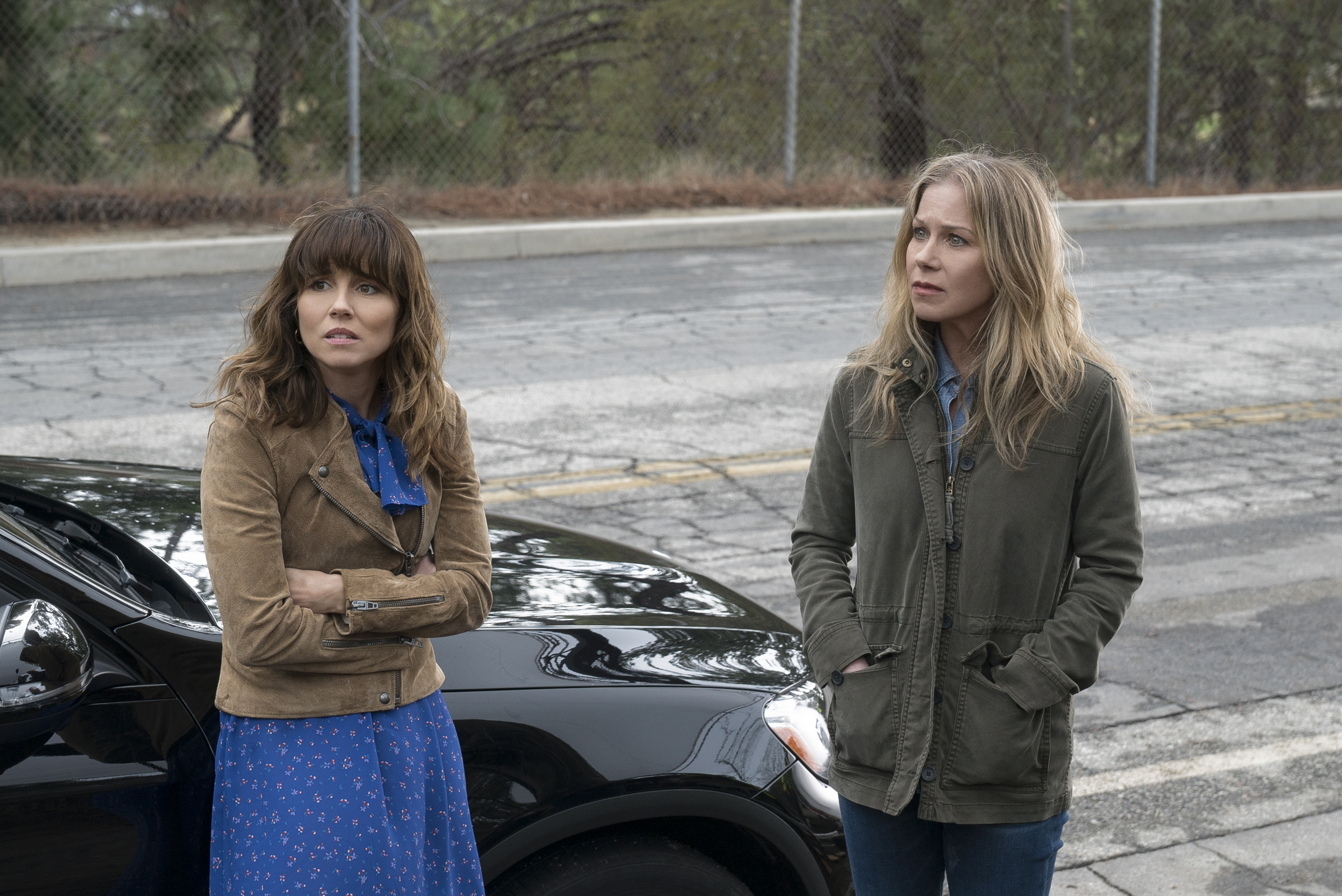 Linda Cardellini (leflt) and Christina Applegate in the Netflix series “Dead to Me.”